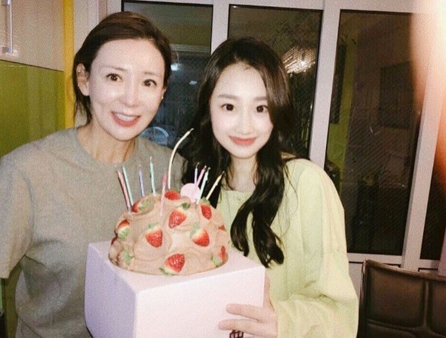李尚雅與女兒尹瑞珍的感情相當要好。（翻攝尹瑞珍IG）