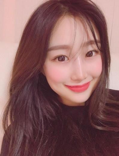 韓國女星李尚雅從小就是美女,她的18歲女兒尹瑞珍也被大家注意。(翻攝尹瑞珍IG)