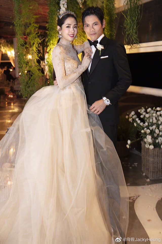 向佐與郭碧婷去年9月舉行婚禮。(翻攝向佐微博)