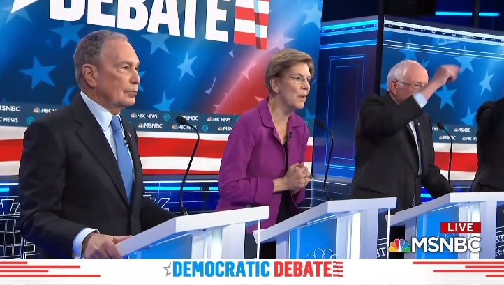 美國民主黨舉行總統候選人黨內初選第9場電視辯論會，現場火花四射。（翻攝自MSNBC Youtube頻道）