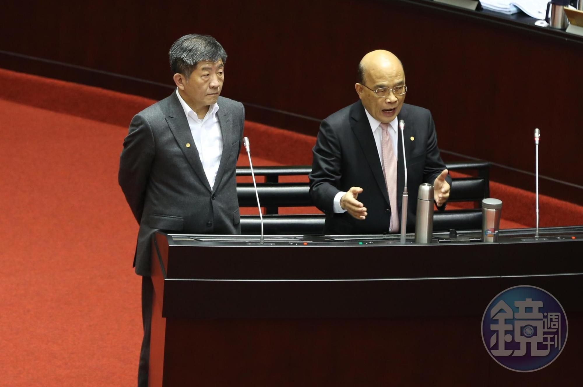 行政院長蘇貞昌(右)回答立委質詢。
