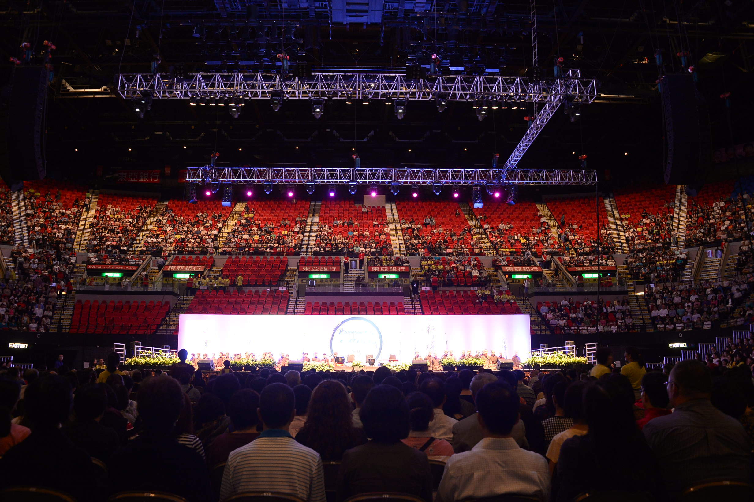 2013年一行禪師在香港開講，吸引大批信徒前往聆聽。（東方IC）