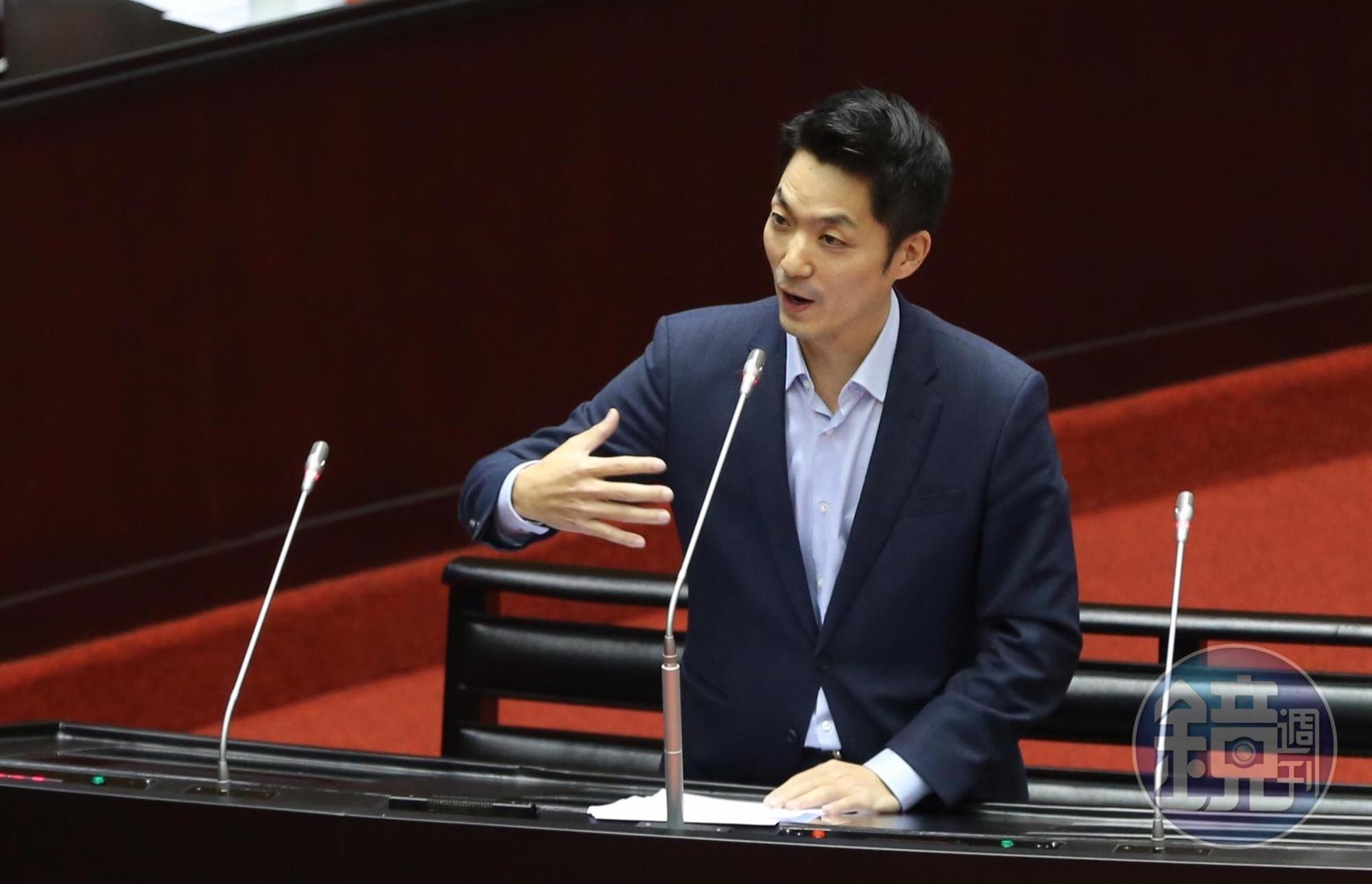 國民黨立委蔣萬安質詢行政院長蘇貞昌。