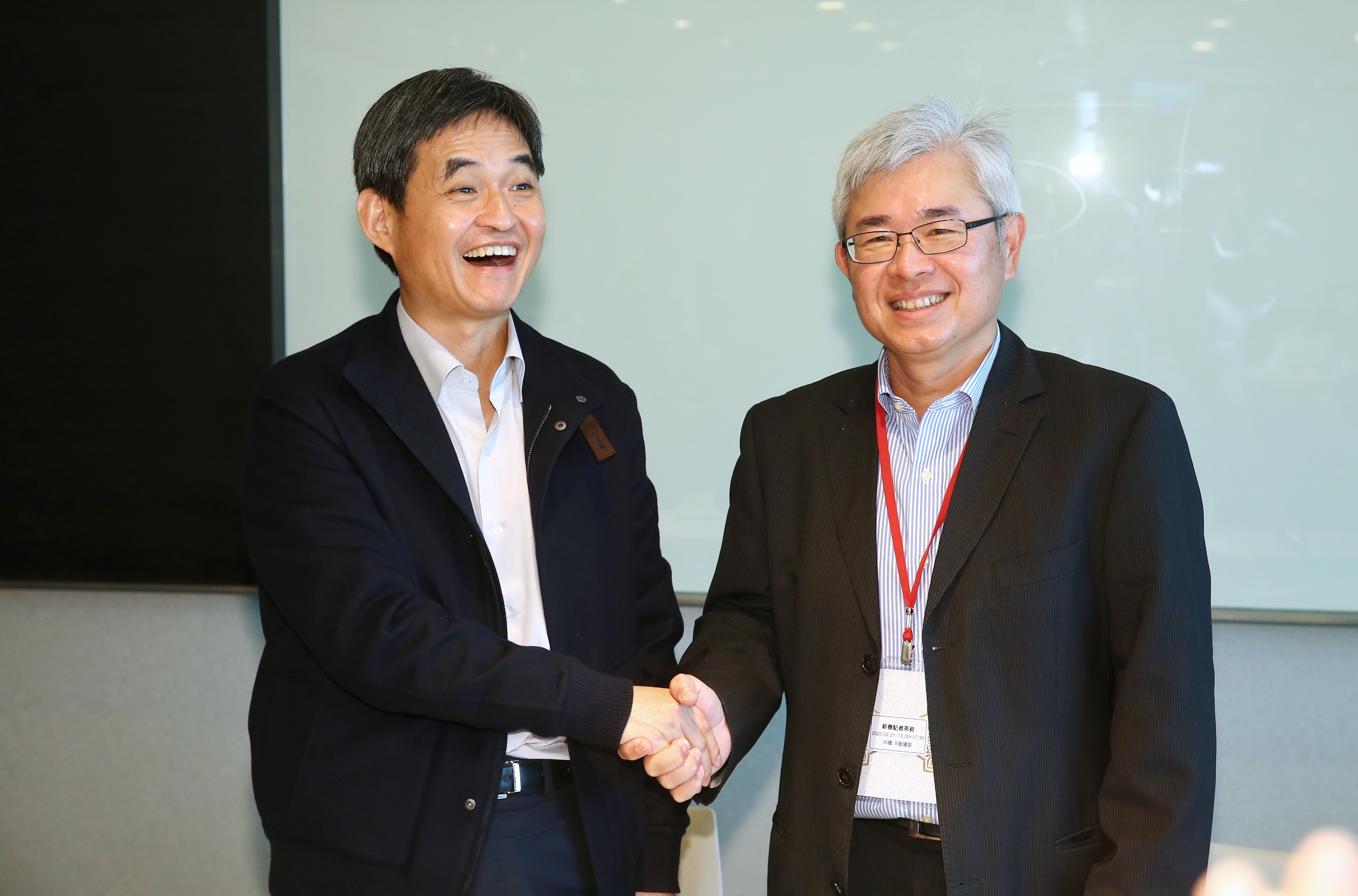 文曄和祥碩換股結盟，創下IC通路商與設計公司結盟首例。