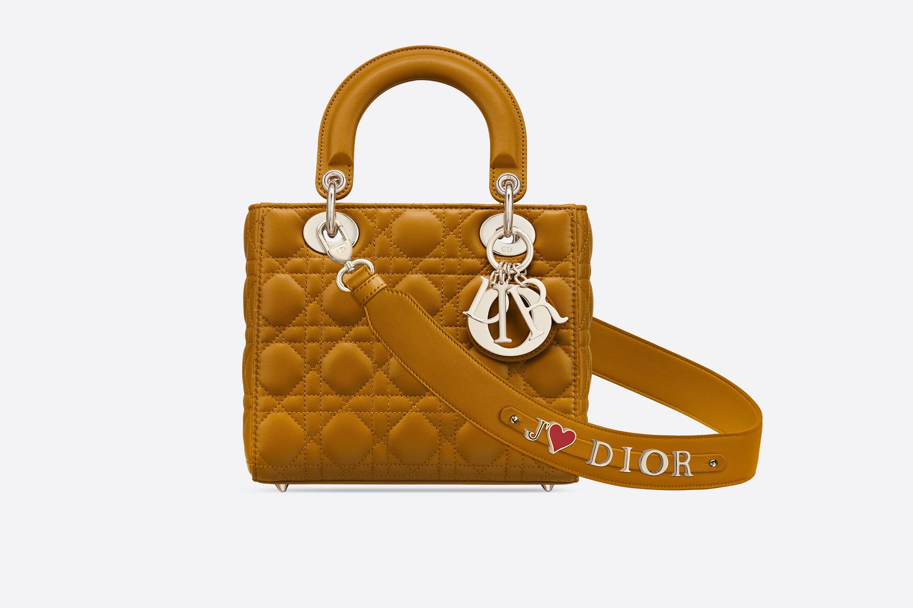 My ABCDior琥珀黃籐格紋小羊皮提包搭配客製化掛飾背帶。NT$130,000 （Dior提供） 