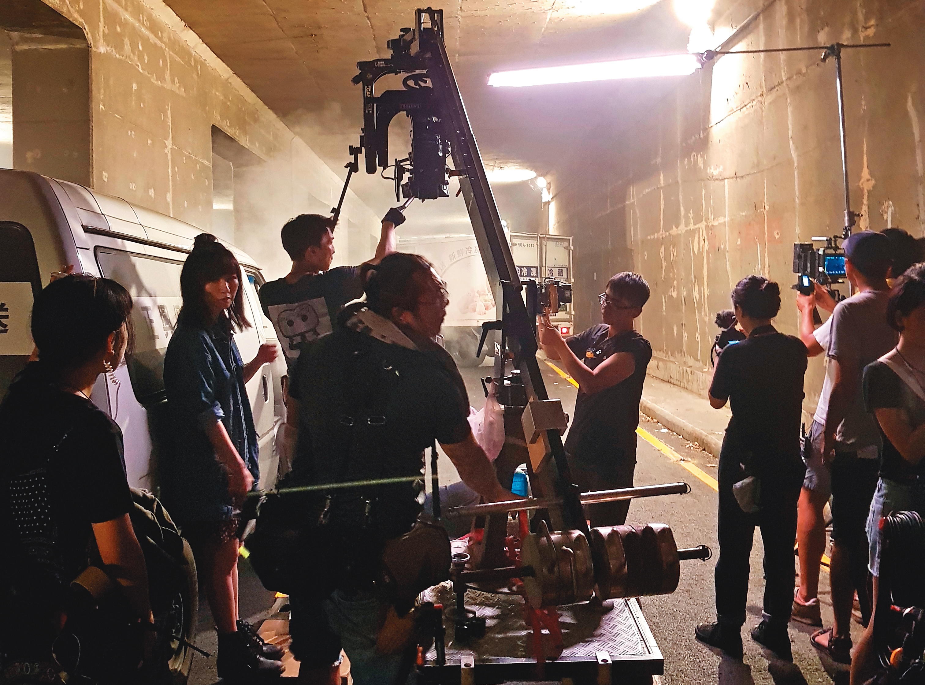 七十六号原子首季作品主推恐怖、驚悚題材系列，拍攝場景打造片中詭譎氛圍。（七十六号原子提供）