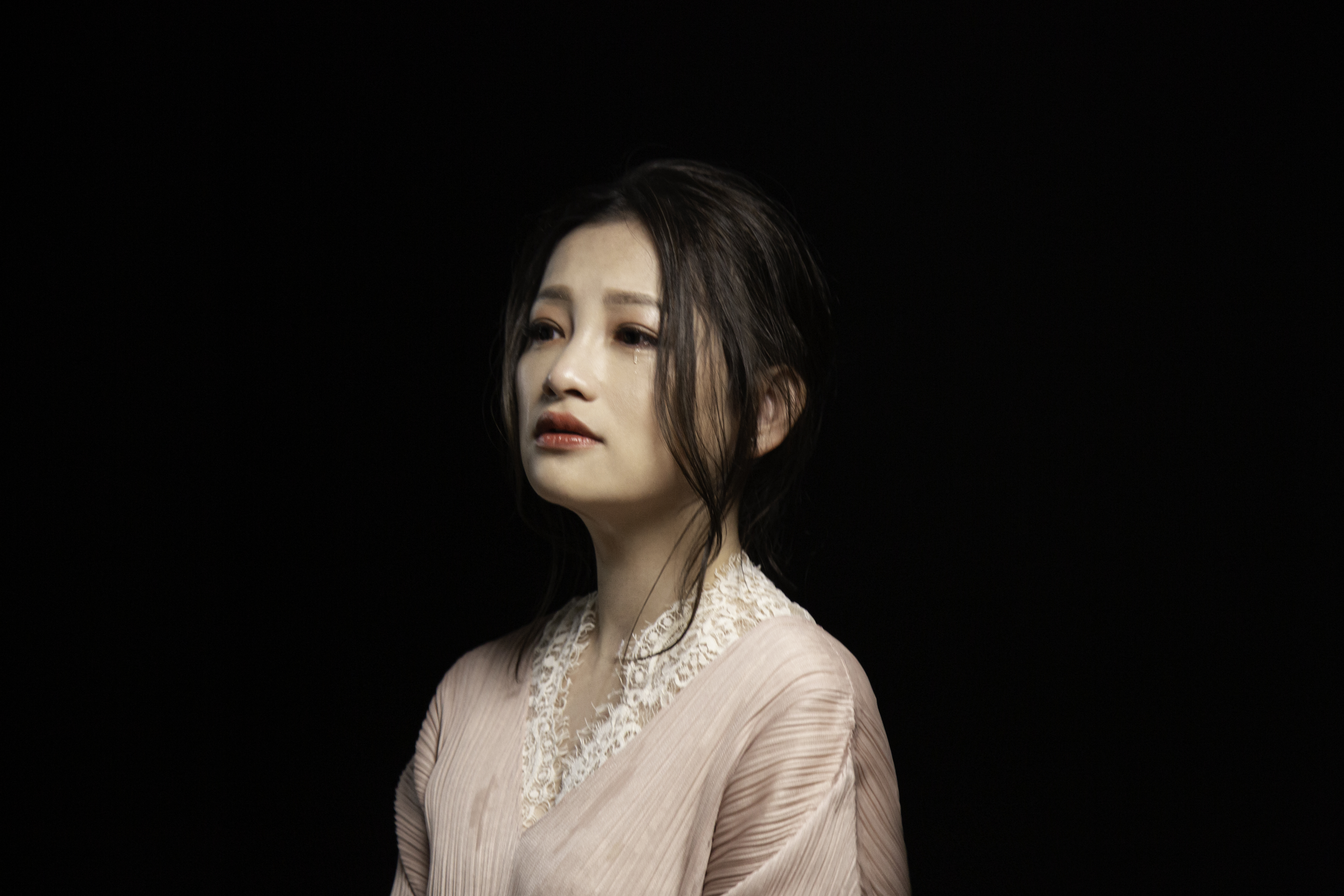 張涵雅雖然右耳失聰，但卻以高亢渾厚的嗓音著稱。（好痛音樂提供）