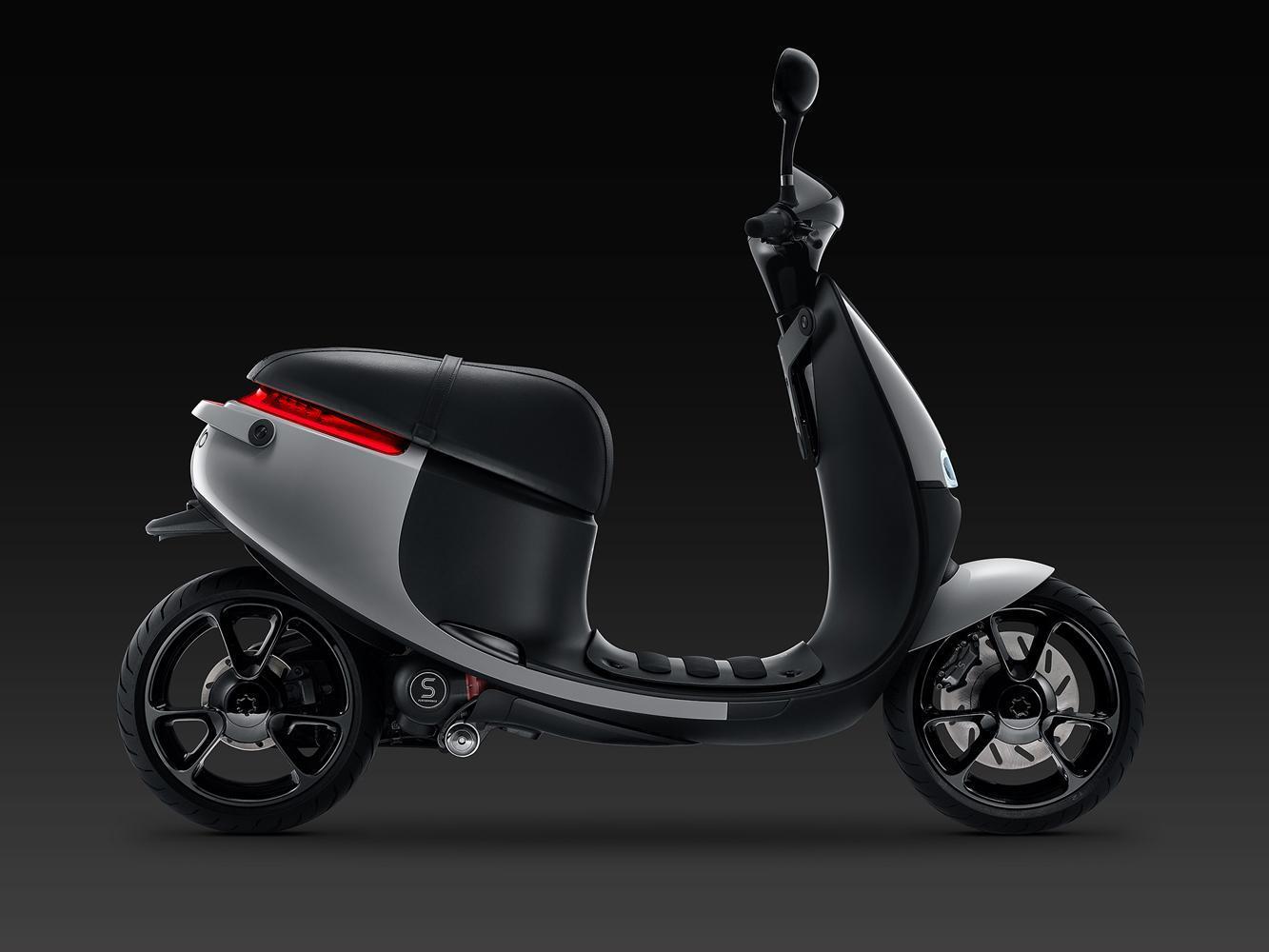  Gogoro S1 流暢的零風阻線條，完美帶出 Gogoro 品牌獨特的造車工藝與極致性能。