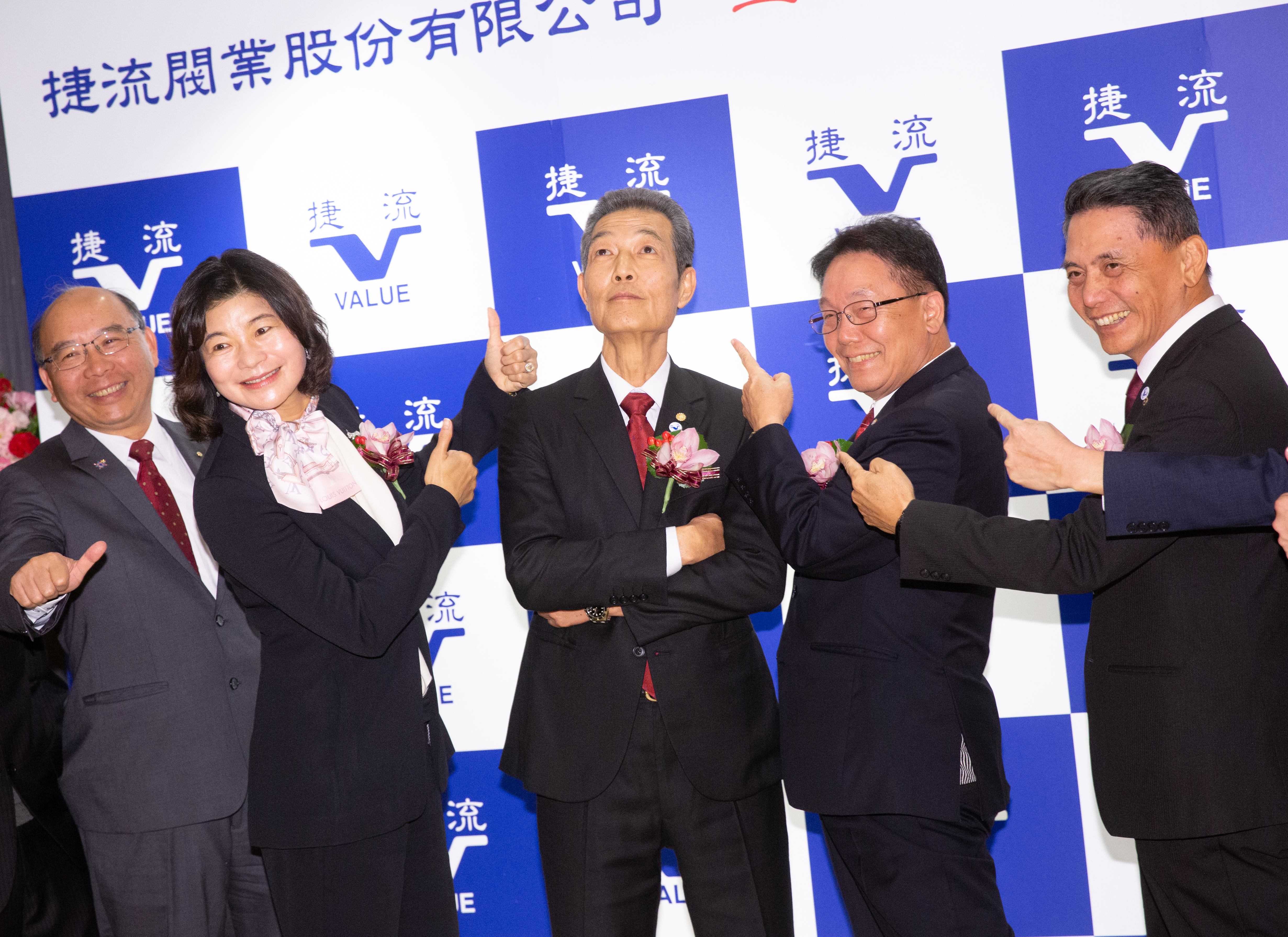 錢佩玲（左起）、楊大中、陳斌超、陳宗曉分工合作，40年深厚革命情感，累積絕佳默契。