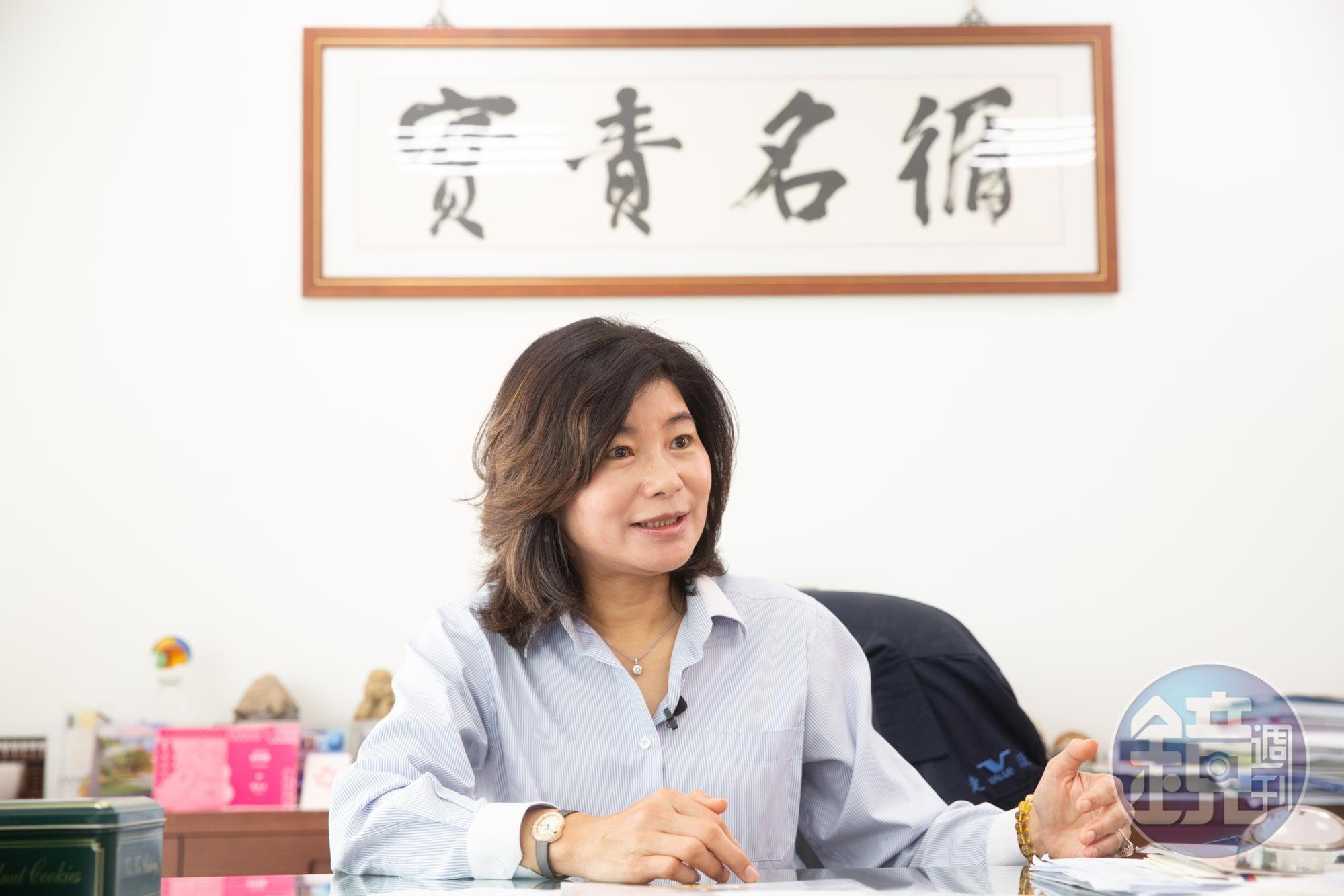 業務起家的錢佩玲，是捷流閥業的銷售扛霸子，台灣製造業前500大企業都是其客戶，誠懇與誠實是她一貫堅持職業態度。