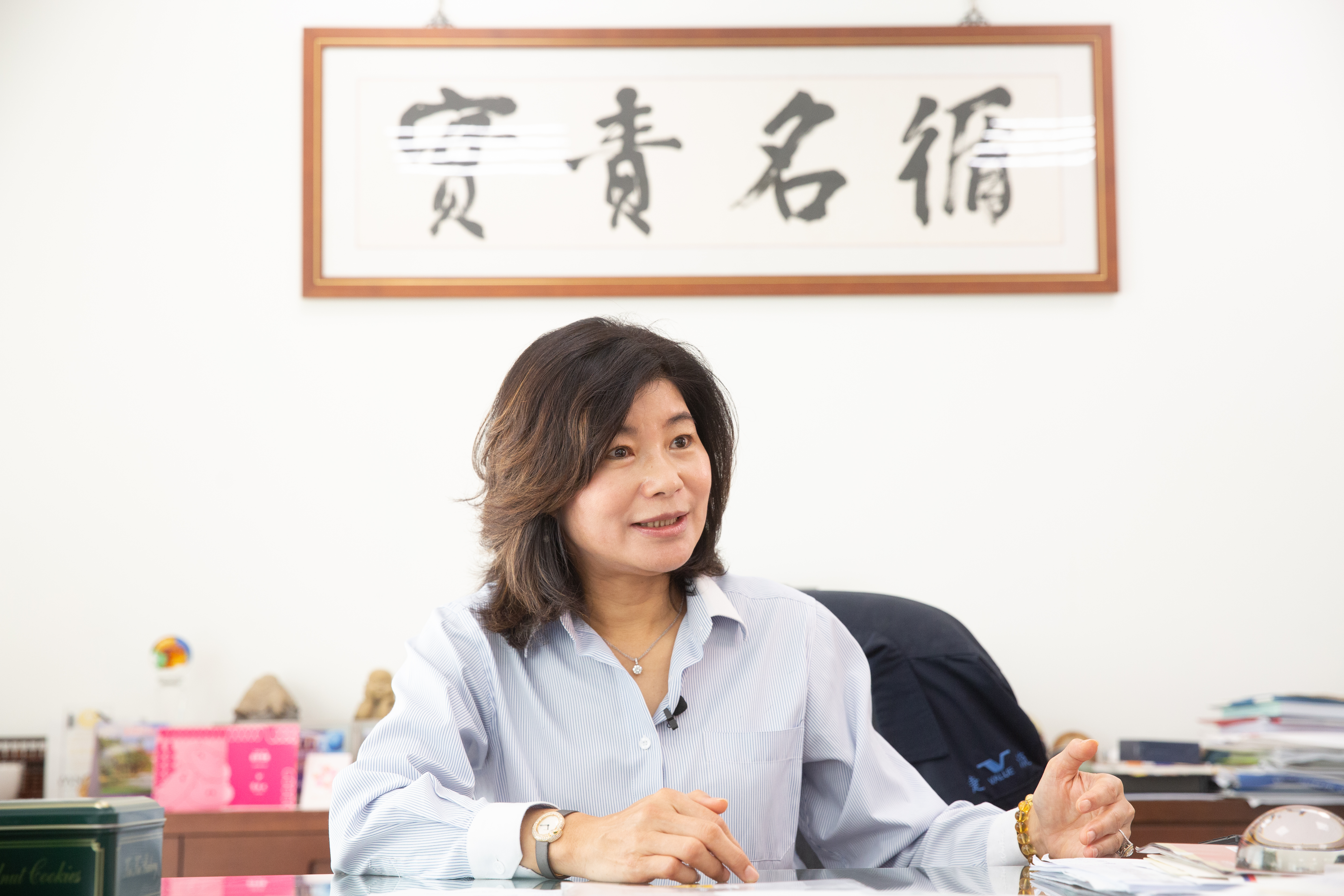 業務起家的錢佩玲，是捷流閥業的銷售扛霸子，台灣製造業前500大企業都是其客戶，誠懇與誠實是她一貫堅持職業態度。
