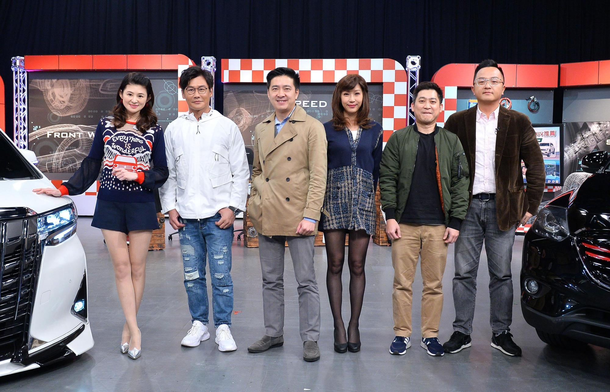 TVBS《地球黃金線》本周主持人蘇宗怡、沈世朋、林志鑫、沈慧蘭、ANDY敖啟恩、邢雨龍一同聊熱血爸爸的座駕。(TVBS提供)