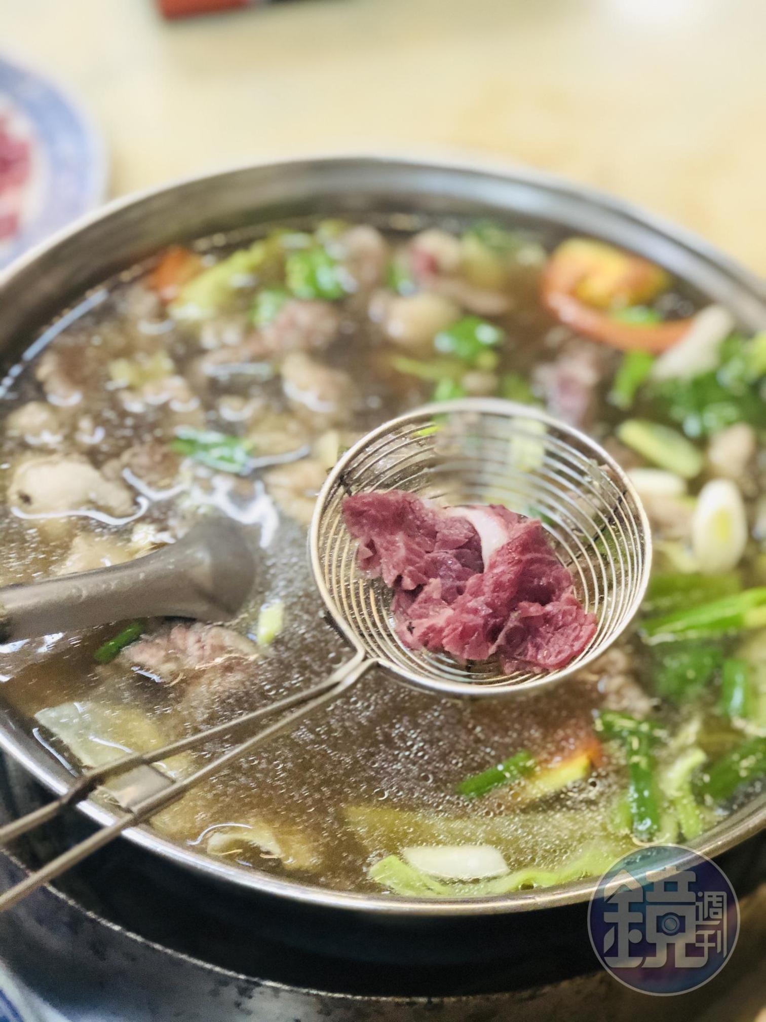 涮3秒馬上撈起可保持肉質脆甜。