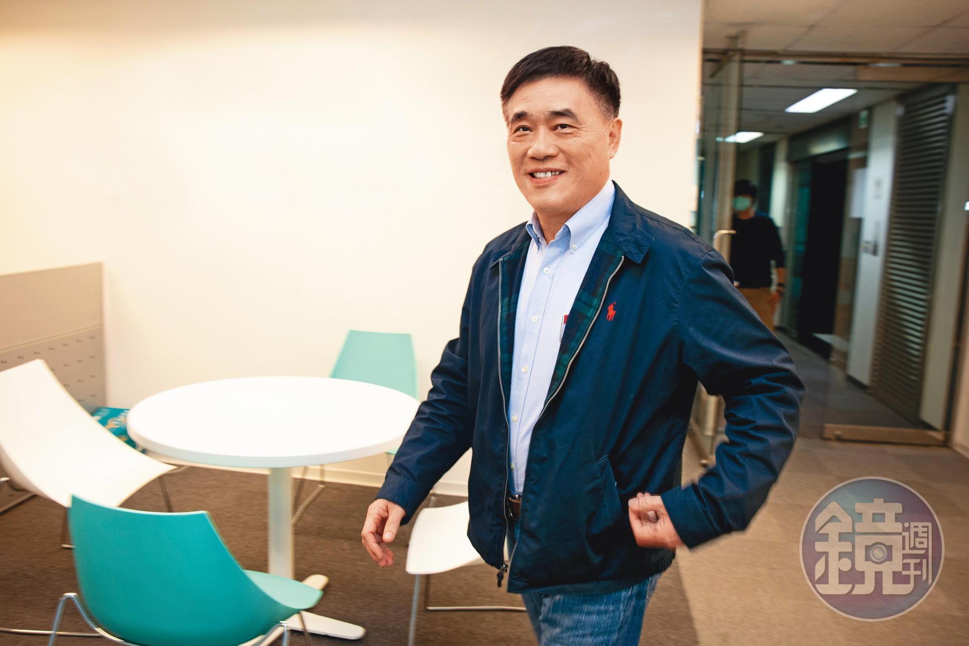 對於國民黨改革,郝龍斌接受本刊專訪時喊出「砍掉重練」,訴求撕掉又老又紅標籤,重塑藍營形象。