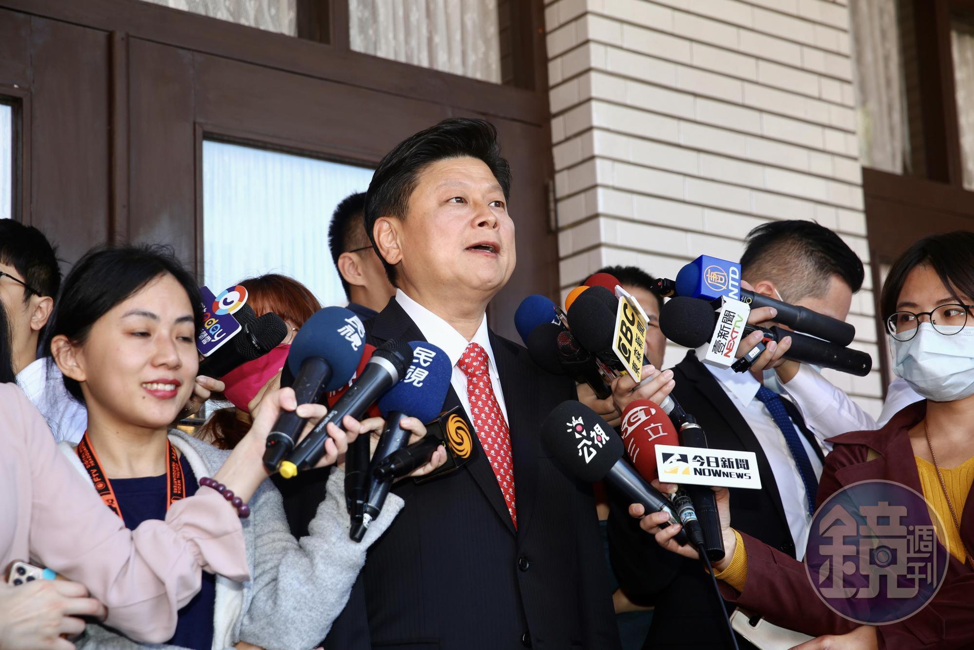 傅崐萁23日在臉書上發文,指前陣子因日子過於忙碌,身體微恙導致開刀住院。
