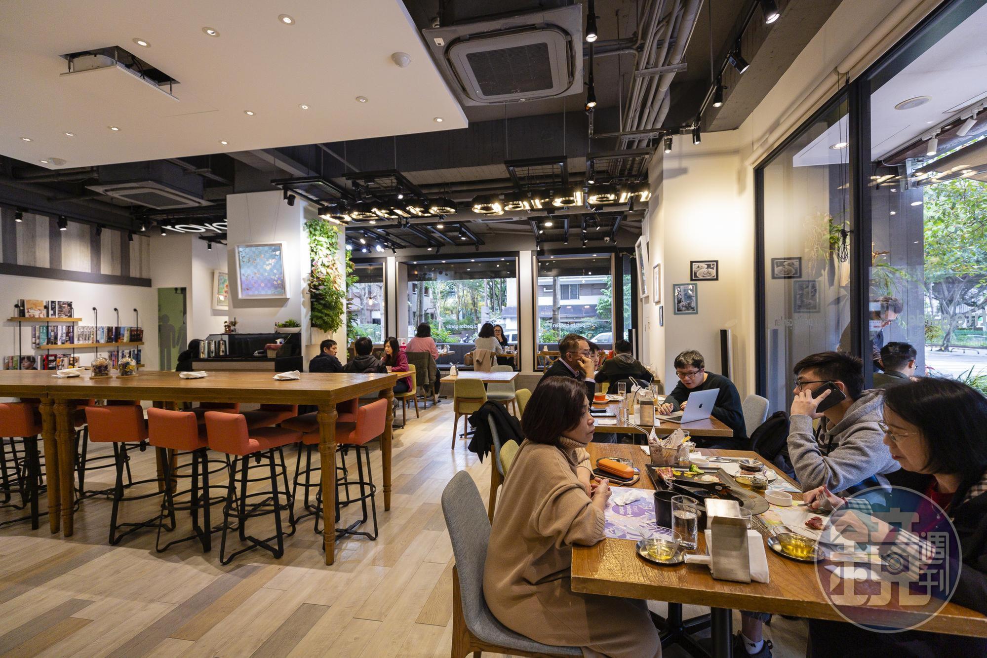 「老爺.小花園」憑著好喝的咖啡及美味餐點,總是吸引許多人到店內消費。