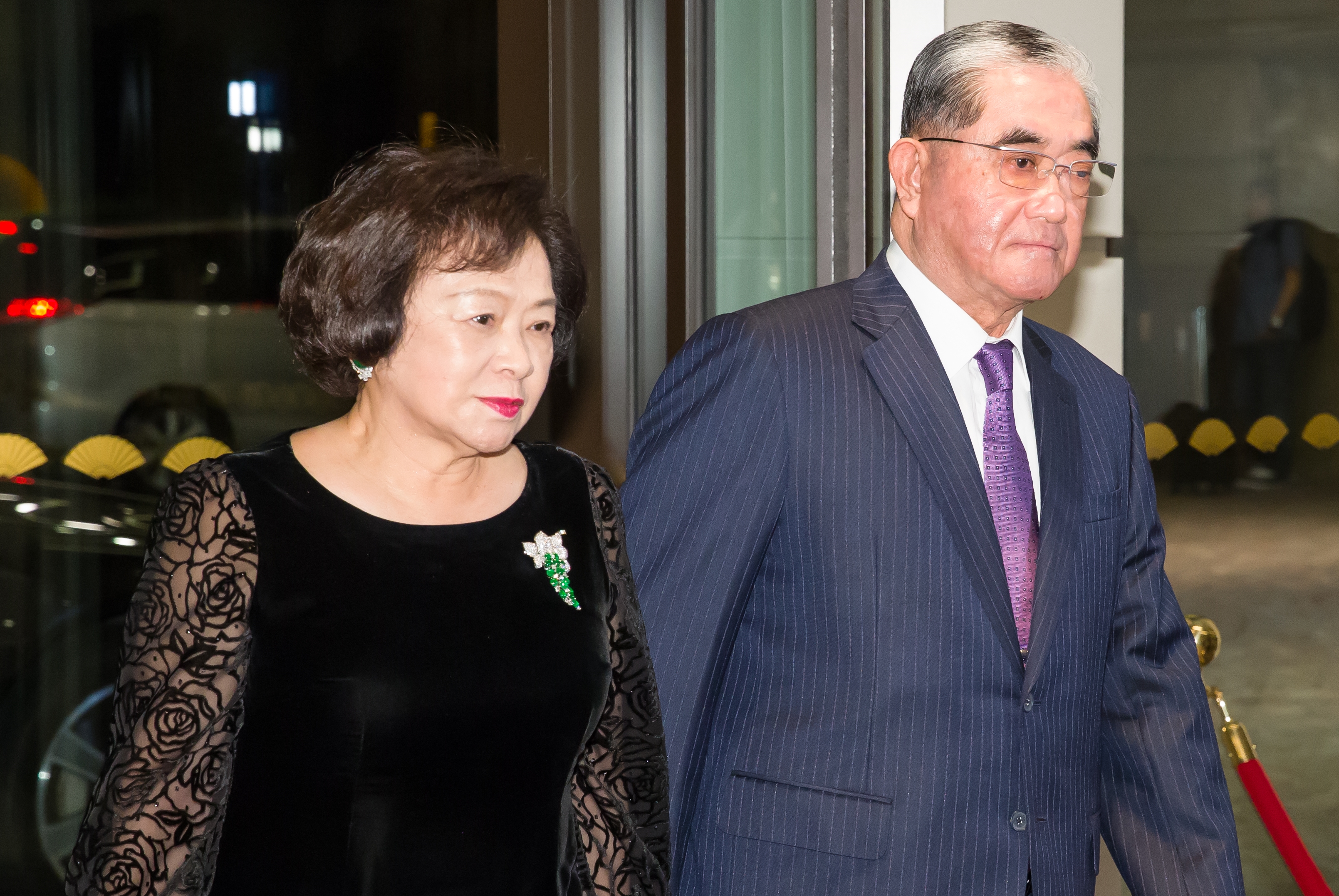 基隆顏家靠著姻親關係串聯起台灣的企業,像顏瓊姿的姑姑顏絢美就嫁給板橋林家的林明成。