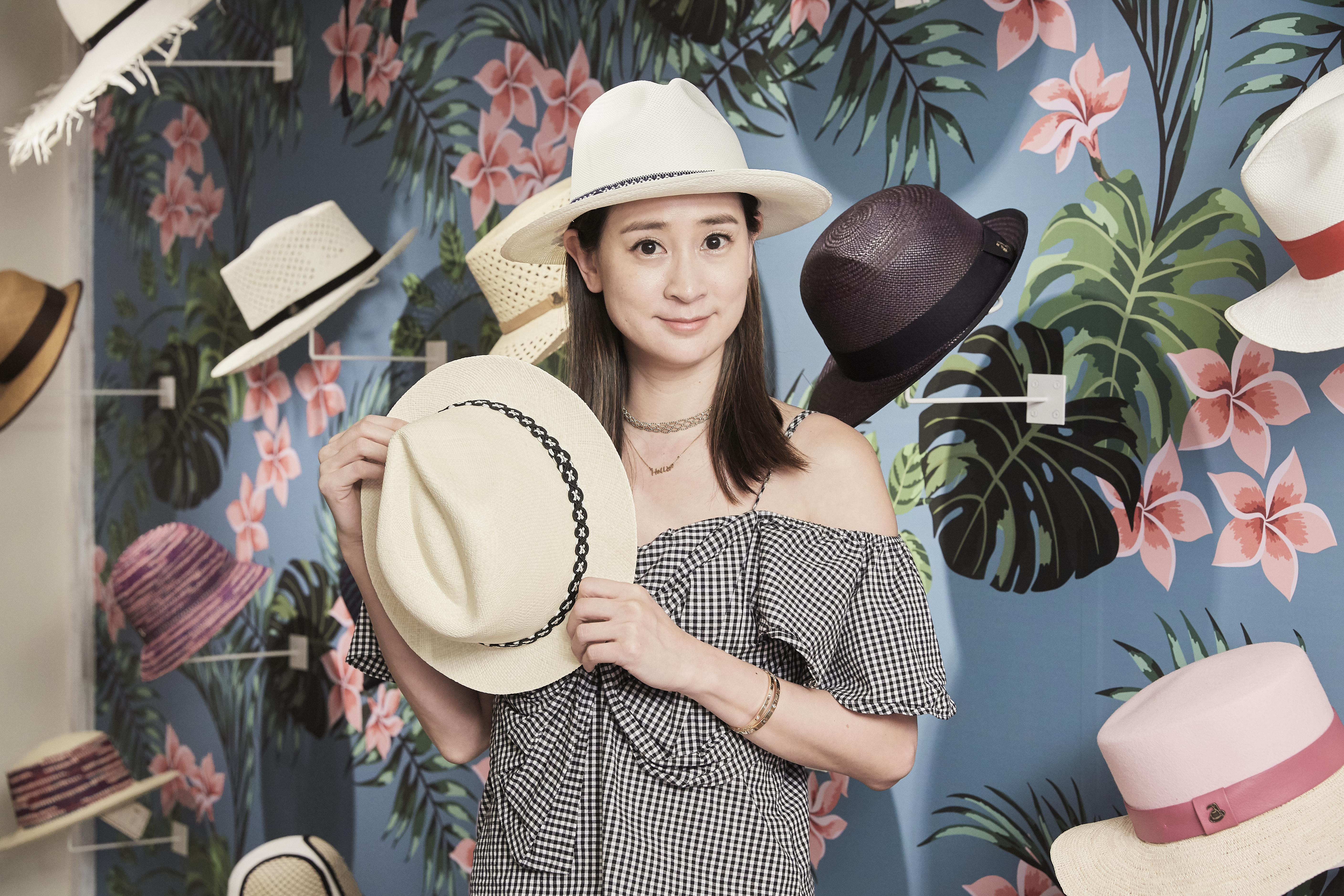 李晶晶目前自己扶養女兒，熱愛工作的她也是事業女強人。