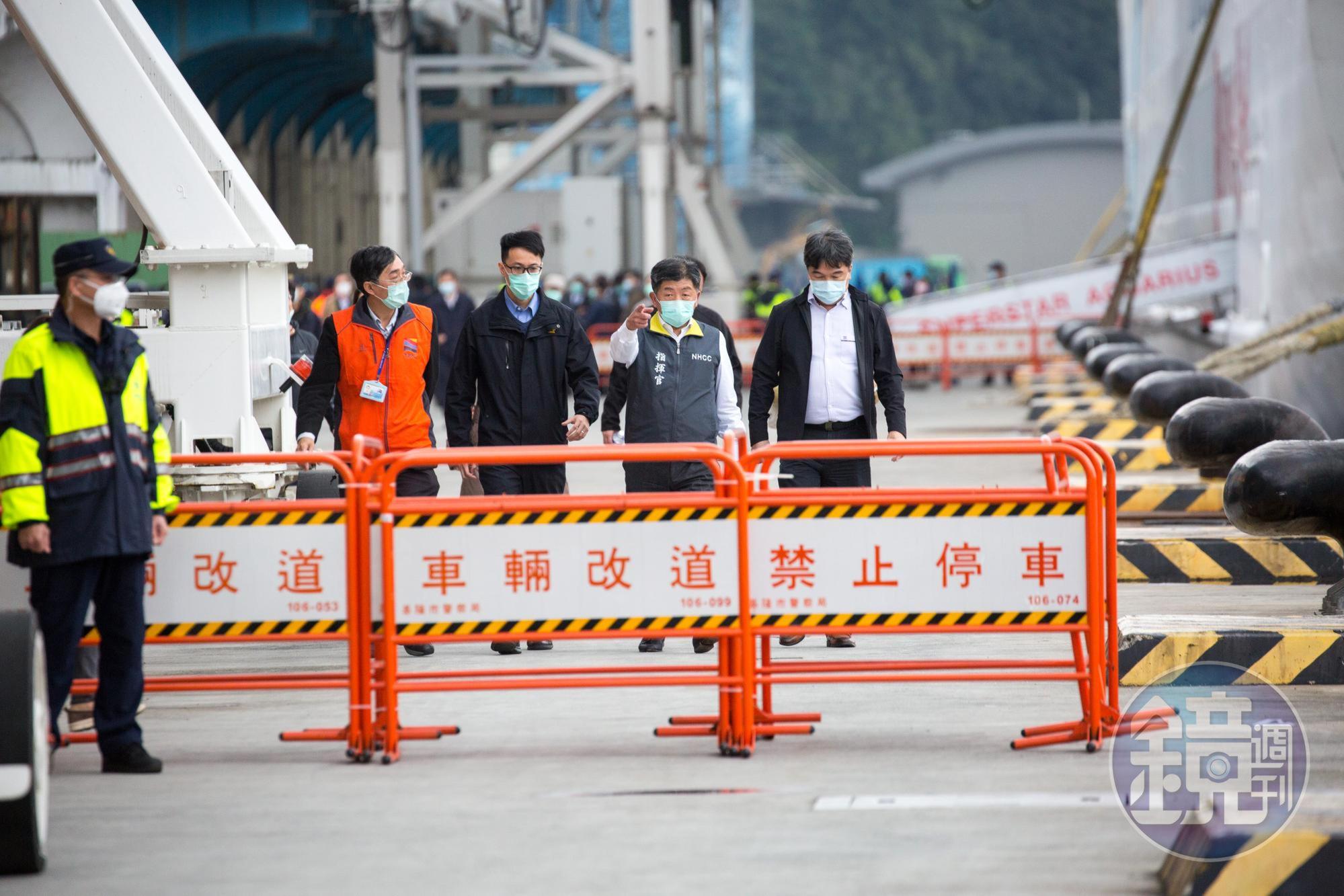 台灣急著滅疫,中國卻頻傳軍機繞台、資訊戰事件;圖為寶瓶星返回基隆港。(本刊資料照)