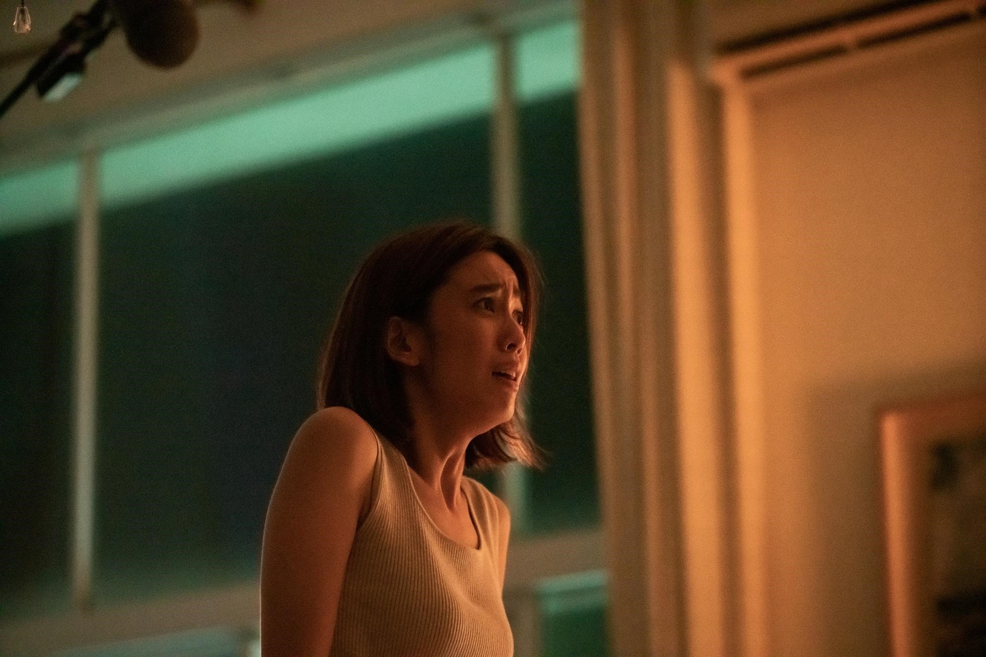 陳庭妮怕看鬼片，此次突破心防在《76号恐怖書店》「計程車」單元挑大梁。（七十六号原子提供）