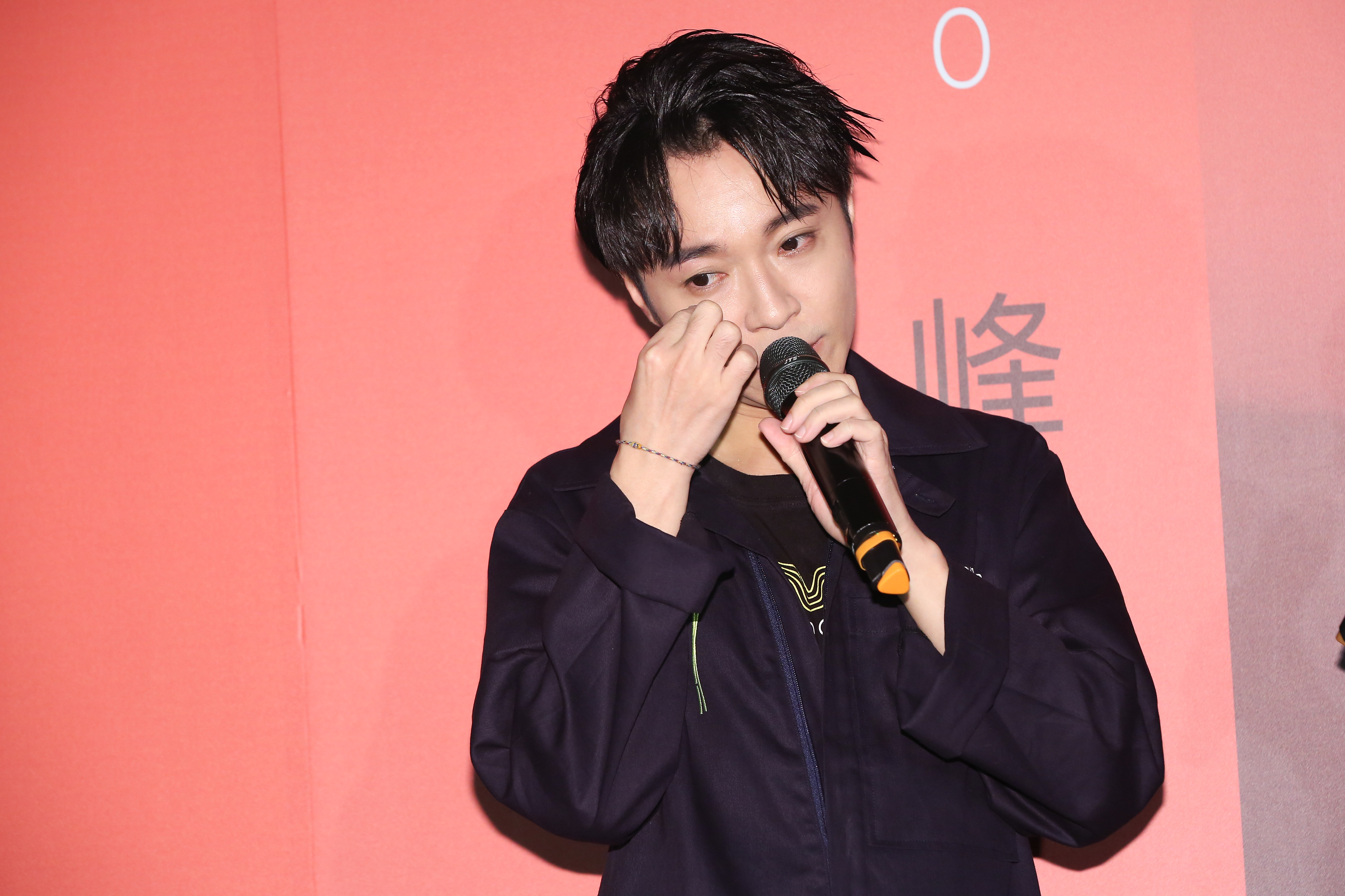 吳青峰與恩師林暐哲因詞曲著作權爭議，鬧上法庭。