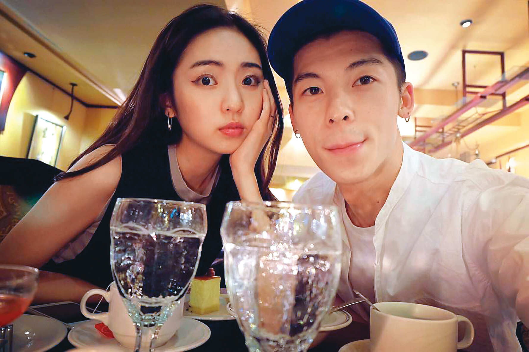 儘管已分手2年半，許光漢（右）前女友簡婕（左）的IG仍保有兩人以往的甜照，令粉絲頗有微詞。（翻攝自簡婕臉書）