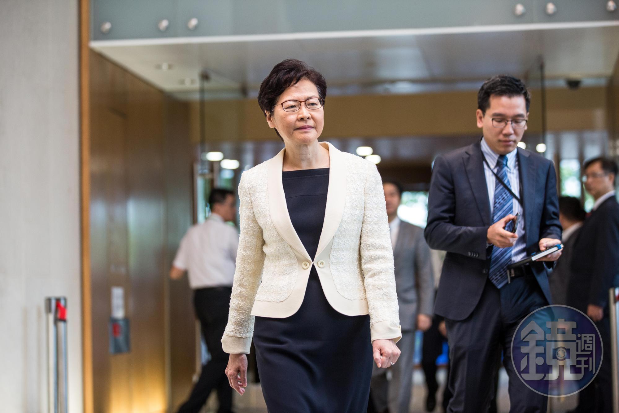 疫情下的謠言四起,肇因於去年的「反送中」抗爭,讓部分香港民眾對香港特首林鄭月娥徹底缺乏信任。