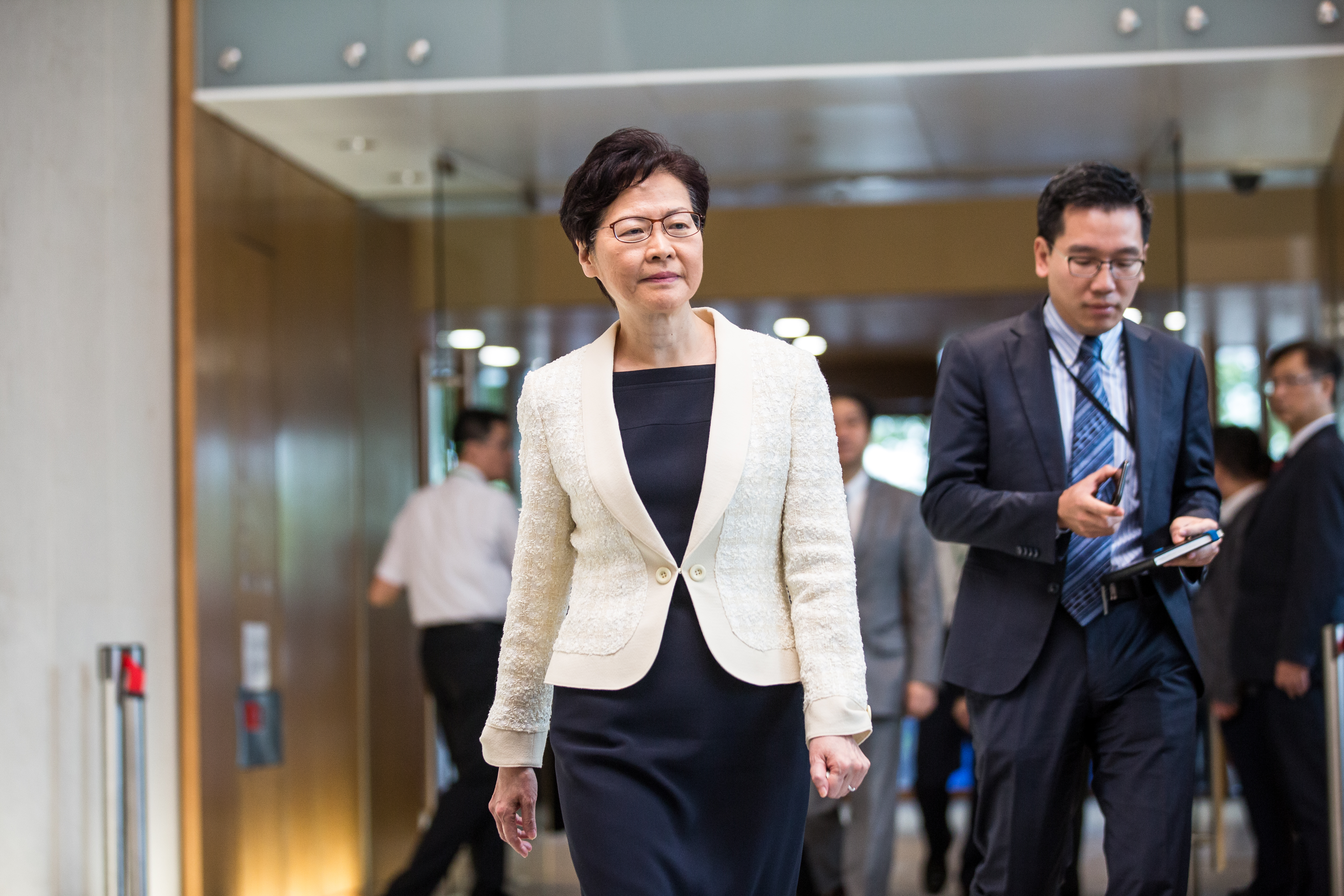 疫情下的謠言四起，肇因於去年的「反送中」抗爭，讓部分香港民眾對香港特首林鄭月娥徹底缺乏信任。