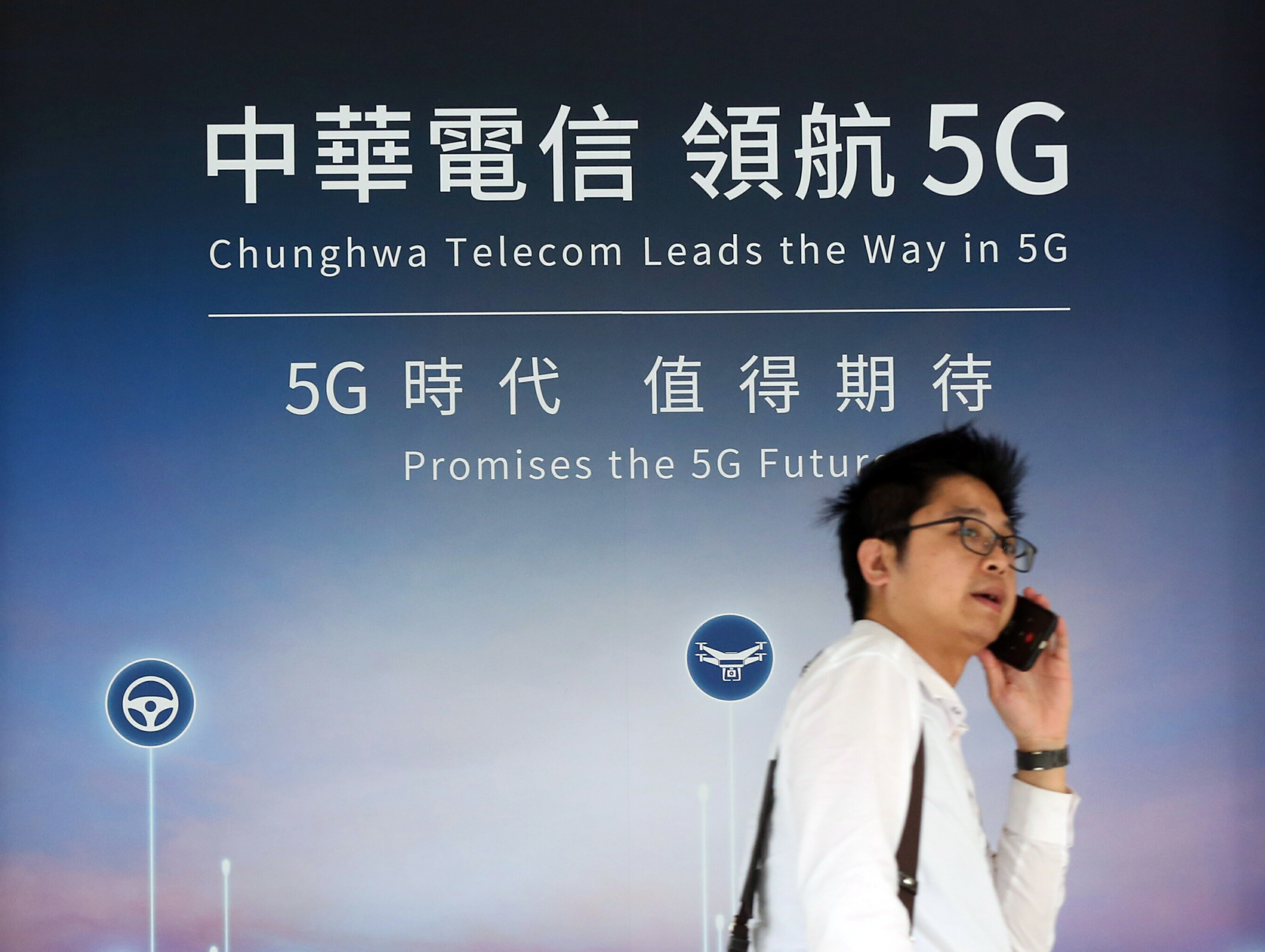 在場人士對本刊透露，當晚中華電信直接表態，為趕上7月東京奧運5G開台，對「魚肚」非拿不可。