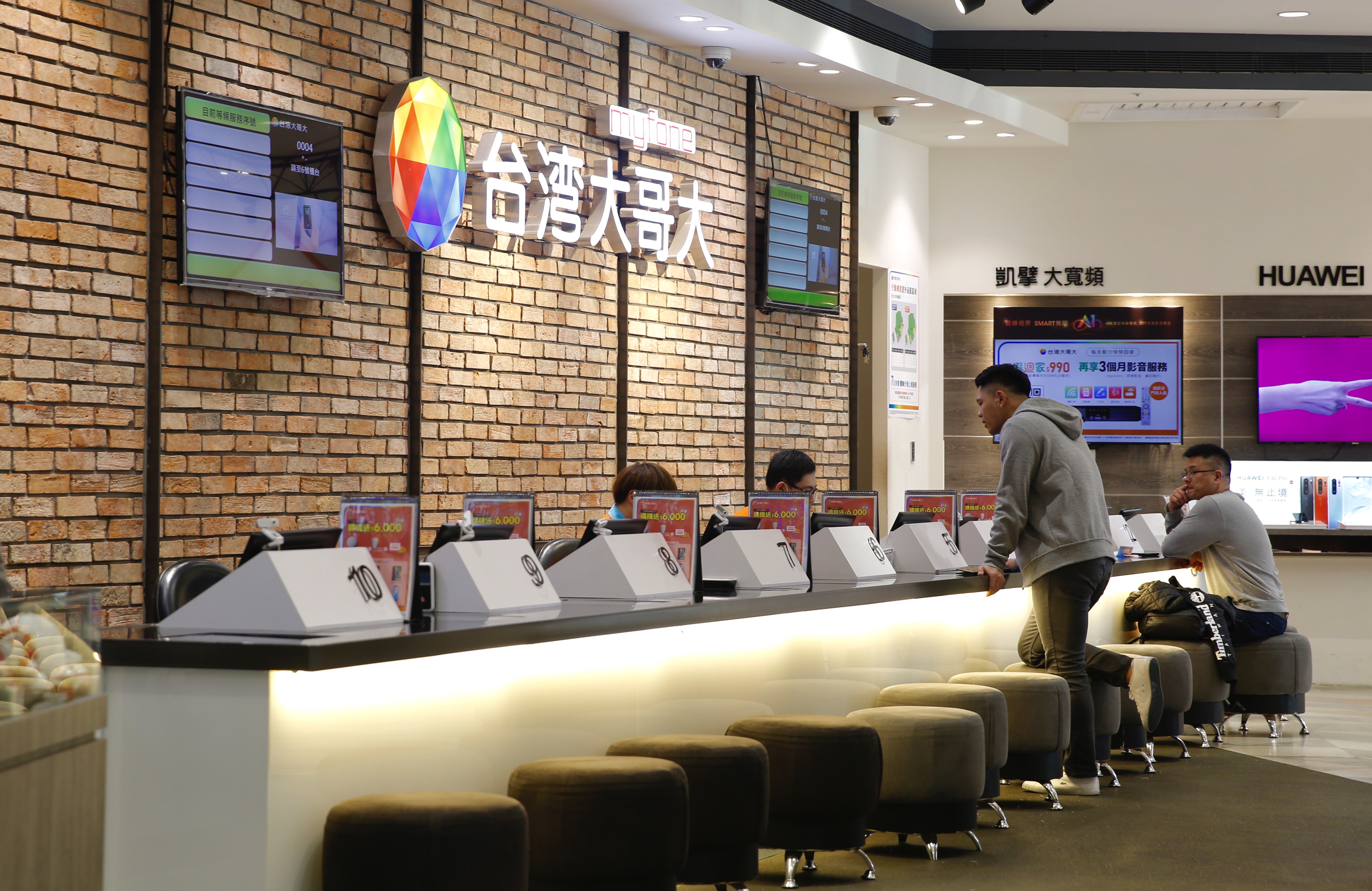 這次5G競標，從第一階段開始就出價保守的台灣大董事長蔡明忠，因出價保守、連輸兩局，業界擔心台灣大恐遭邊緣化。