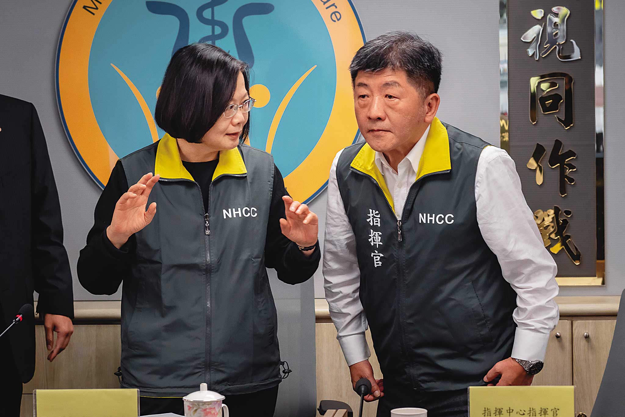 媒體發表民調，對衛福部長陳時中領導的抗疫團隊滿意度超過8成，連帶蔡英文總統的施政滿意度，也創下6成8的空前新高。（總統府提供）