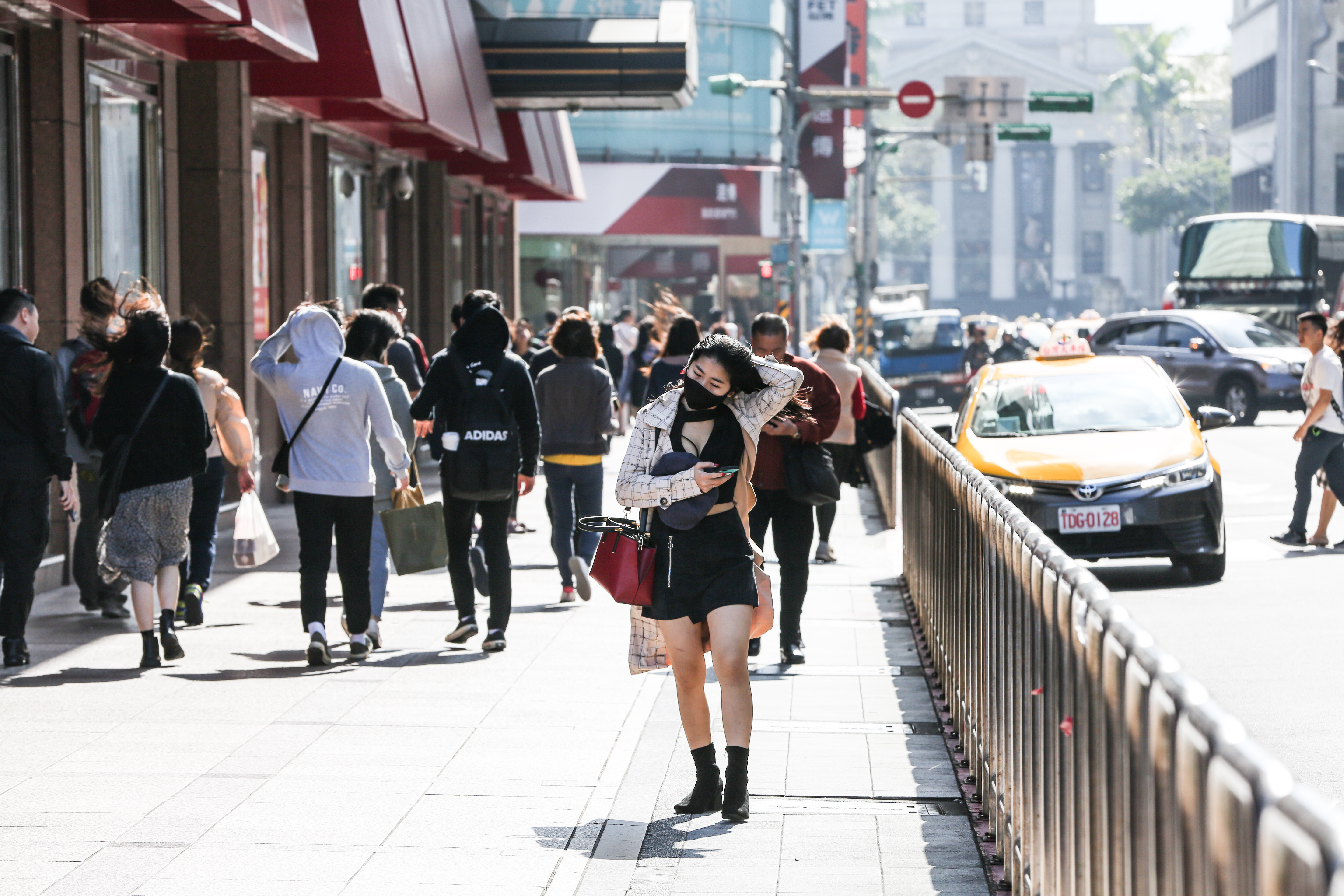 今（25日）各地舒適溫暖，天氣穩定，白天高溫大多在28度以上。