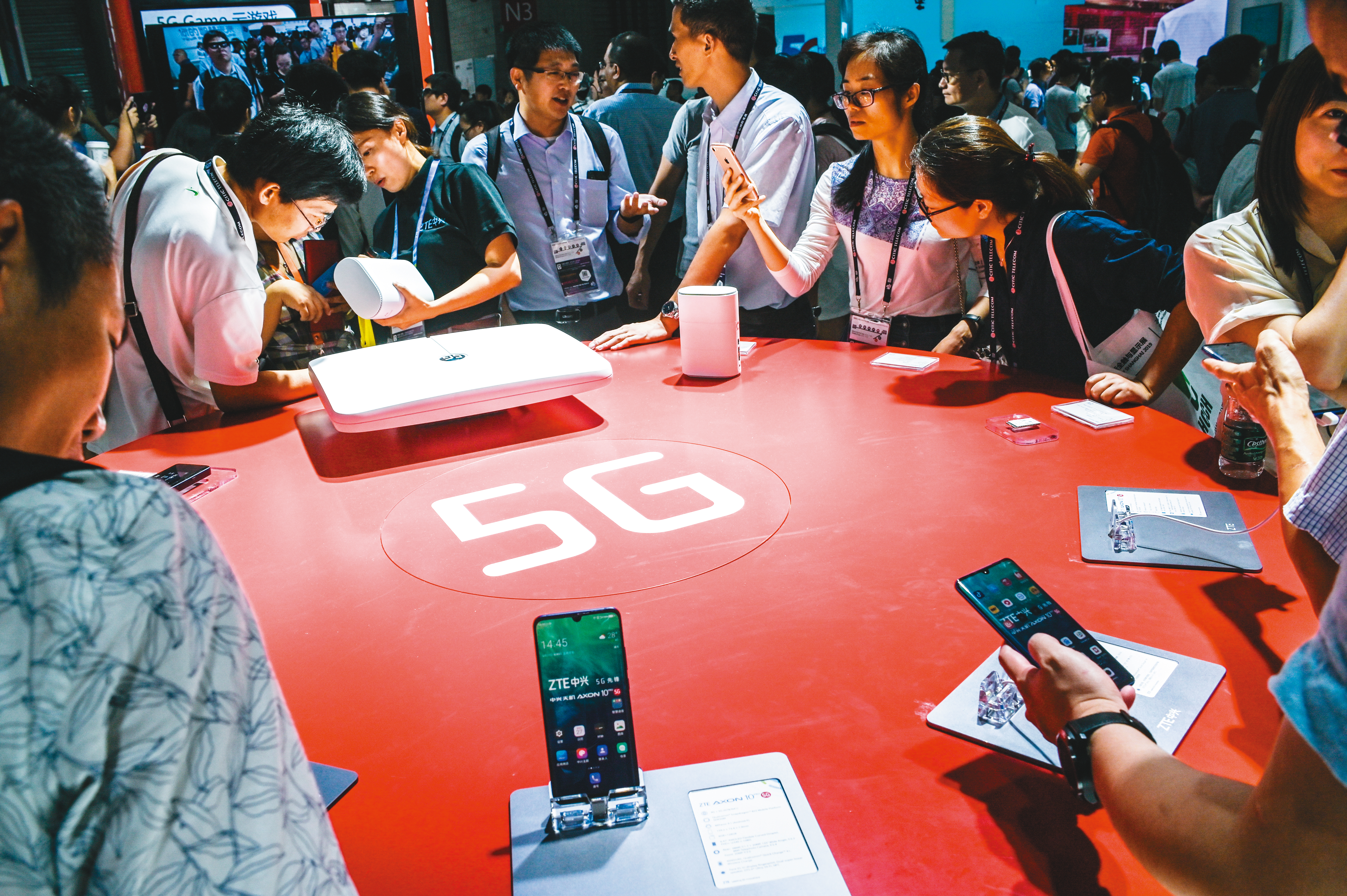 5G服務已在日本、韓國、歐美等地開啟服務,台灣進度稍微落後,但5G標金卻創下全球紀錄。(東方IC)