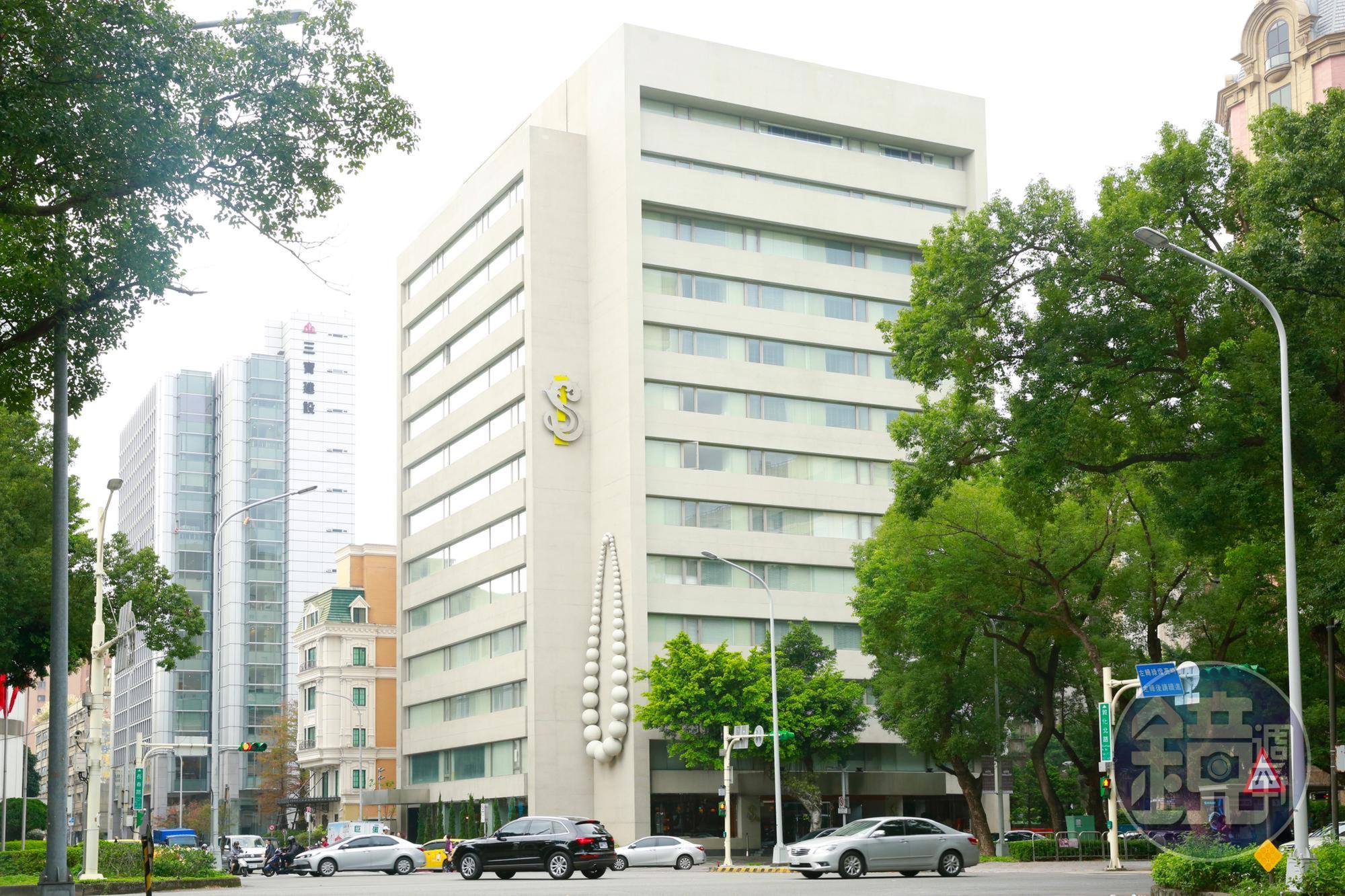 S Hotel的外觀算是獨特,但也讓原本在該地址營業的TGI FRIDAYS餐廳食客無限唏噓。