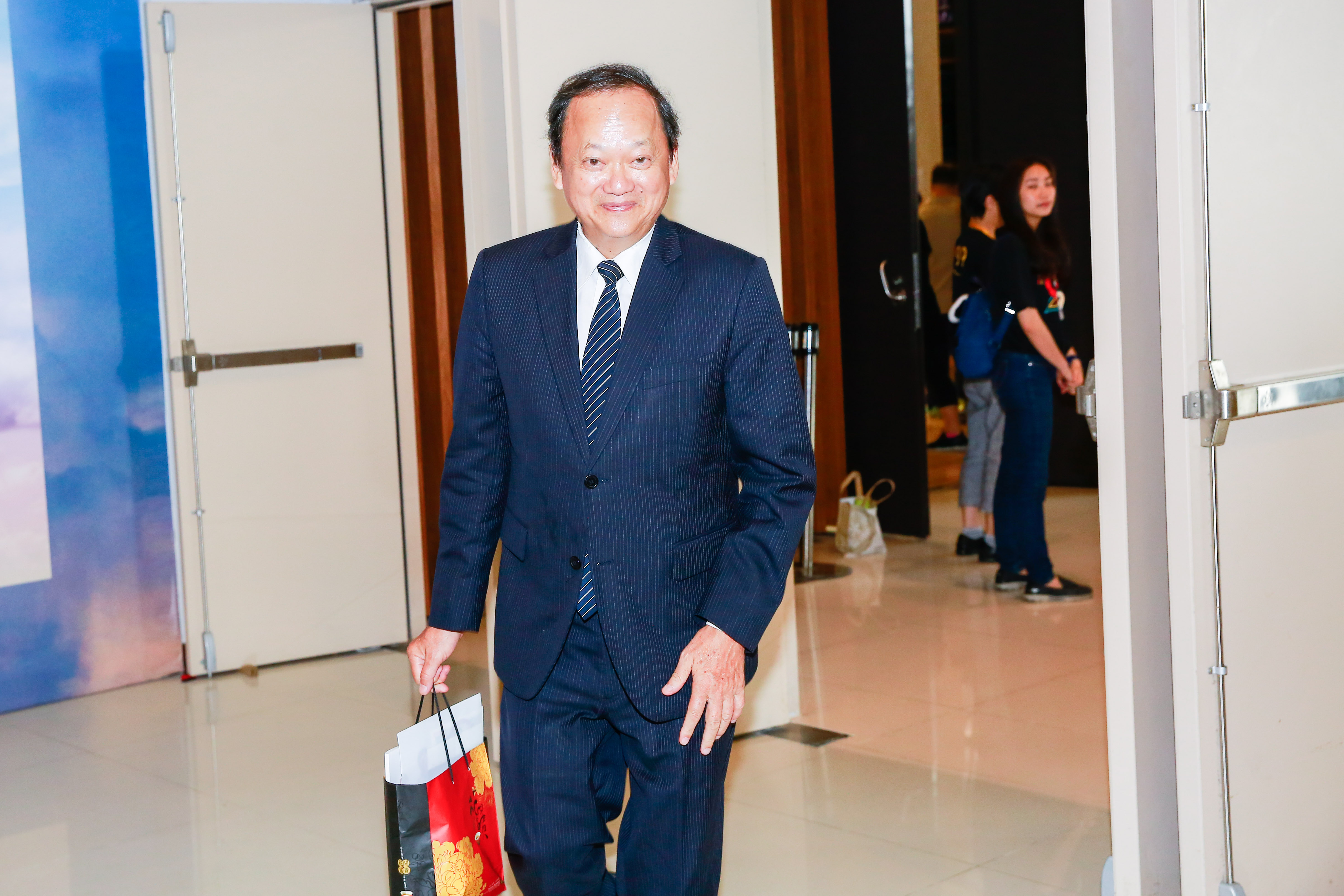 葉金川坦言若以SARS與新冠病毒相比，「我更怕新冠病毒，比較不怕SARS。」