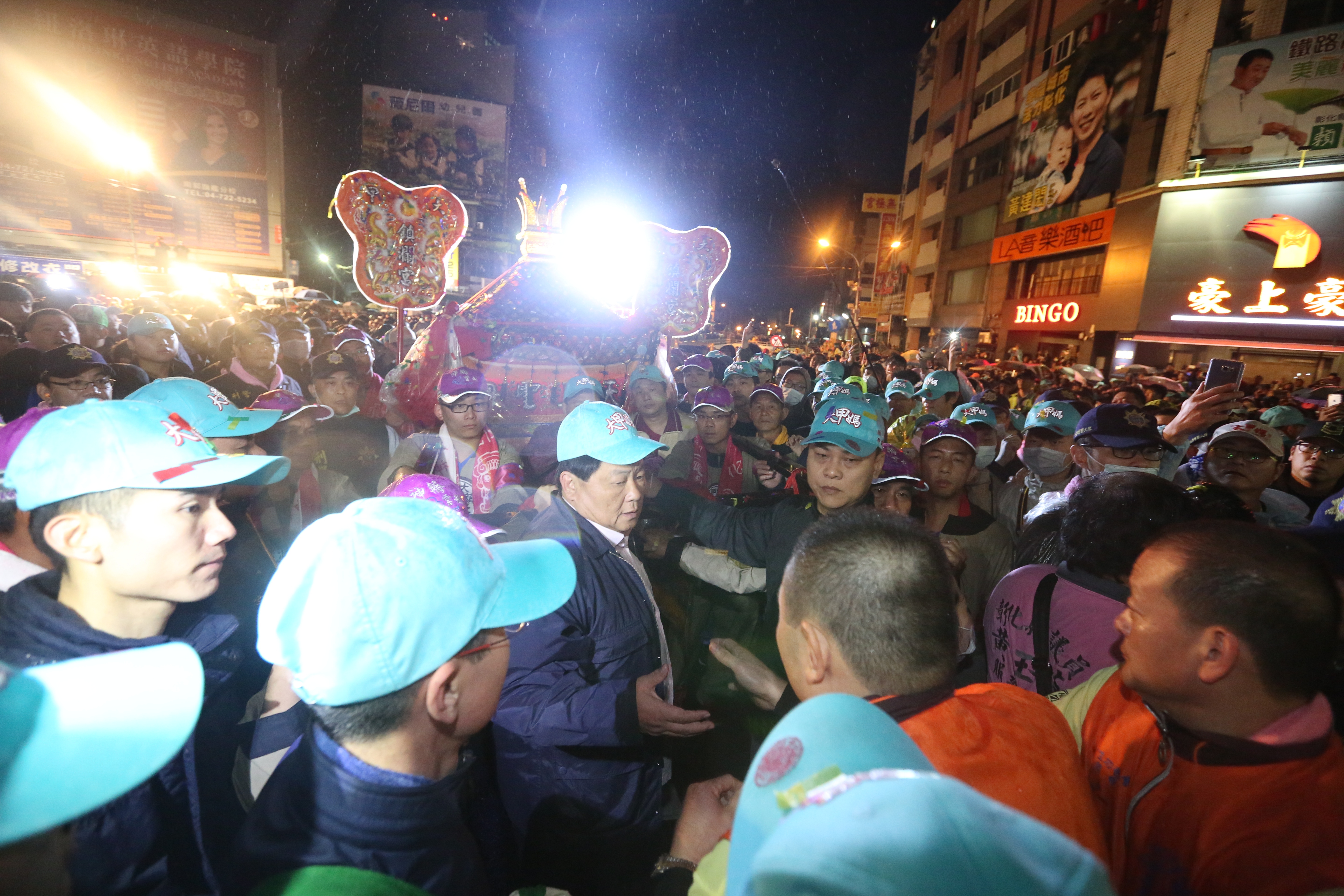 針對遶境是否成為防疫破口，鎮瀾宮回應：「如果封城就不辦遶境」。（本刊資料照）