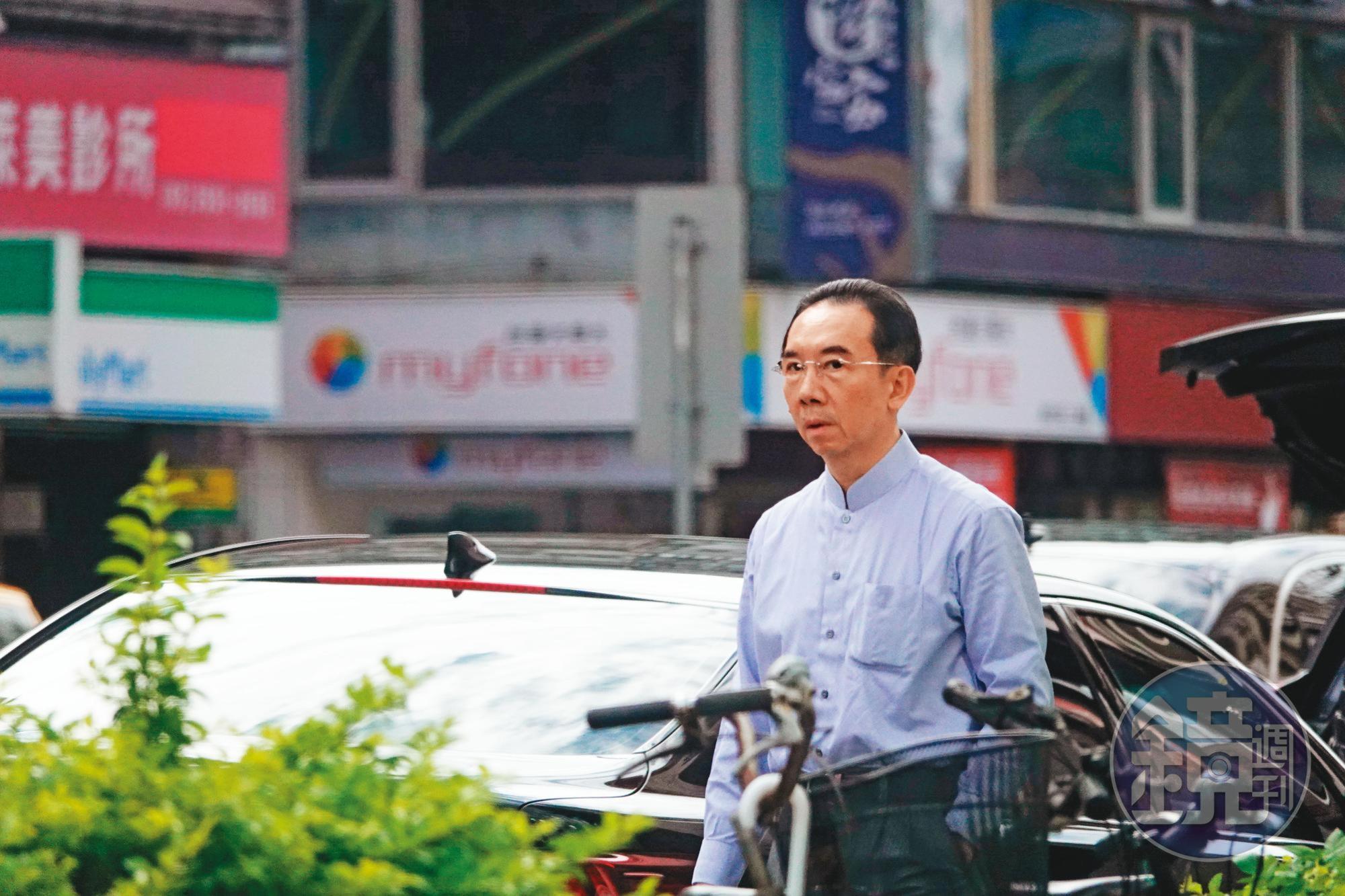 張榮發三子張國政委由律師強調黑道與他無關,但他與妻子創的「政慧基金會」員工,卻涉入黑道恐嚇長榮案。