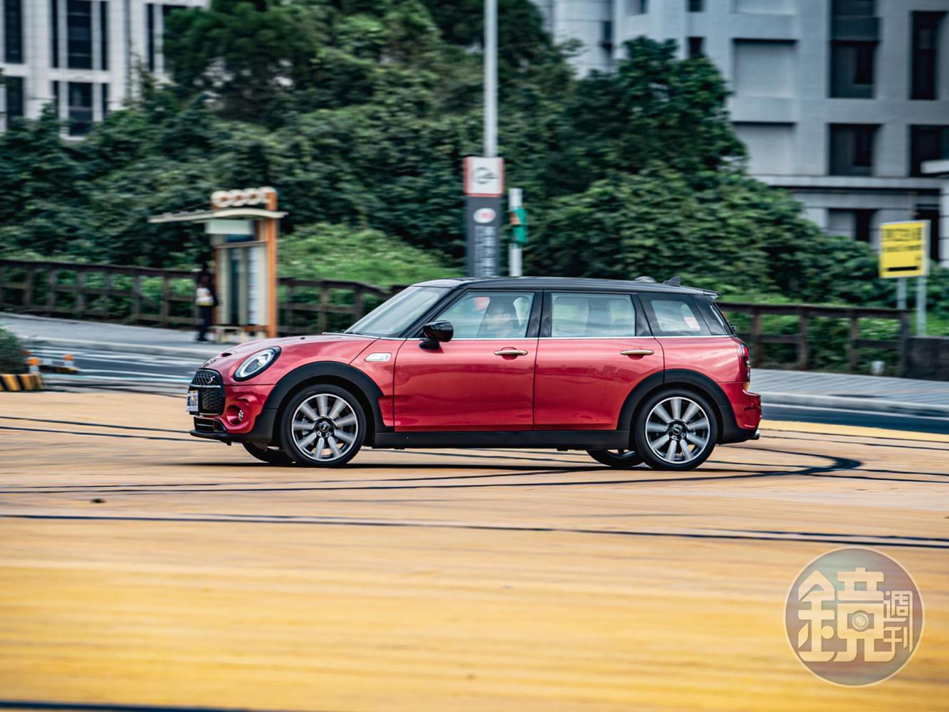 車長雖然近4.3米，但拜新一代UKL 前驅平臺之賜，其轉向靈活度可說是超乎我的想像！