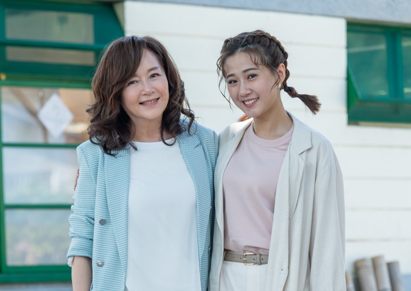 恬妞、方志友在《粉紅色時光》飾演母女檔初次見面。（TVBS提供）