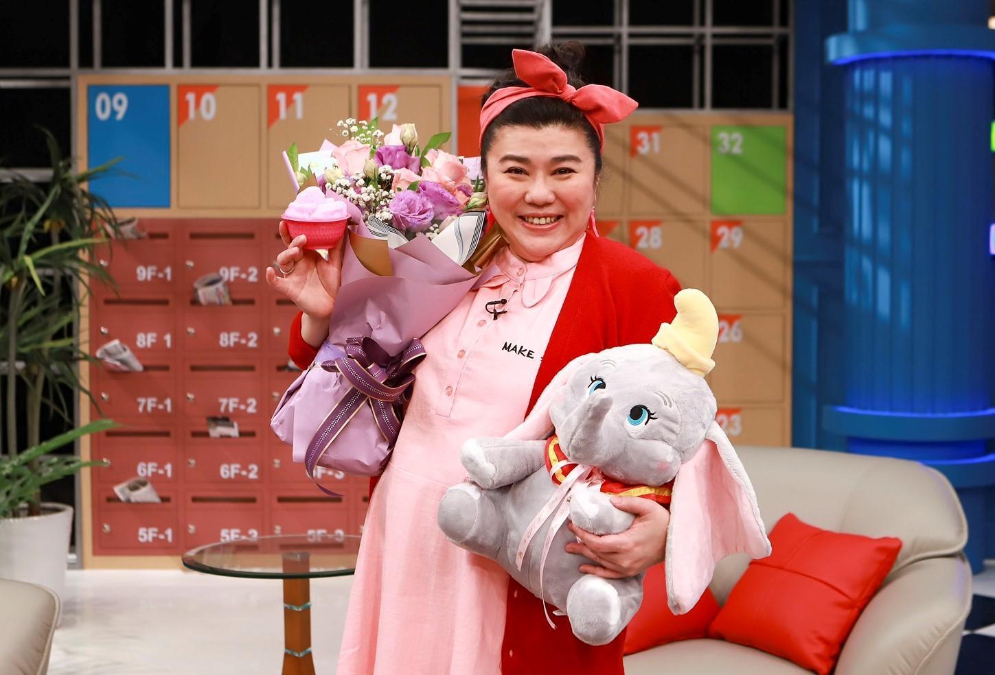 林美秀首度接下民視節目主持棒相當開心。(民視提供)
