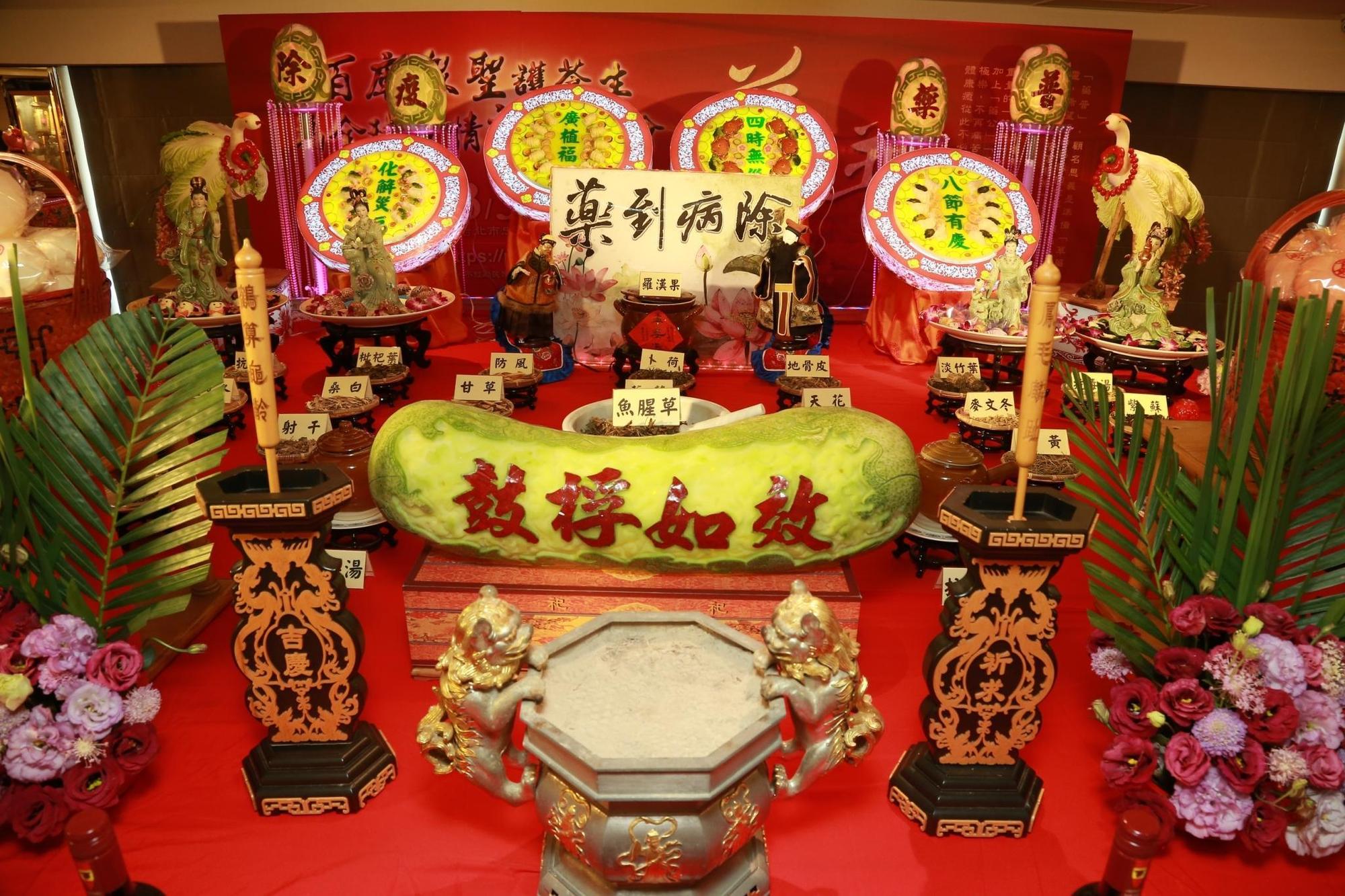 記者會現場展示罕見的「藥普」儀軌，將用於祈福法會為全球新冠肺炎往生者普渡。（寰宇媽祖文化國際交流協會提供）