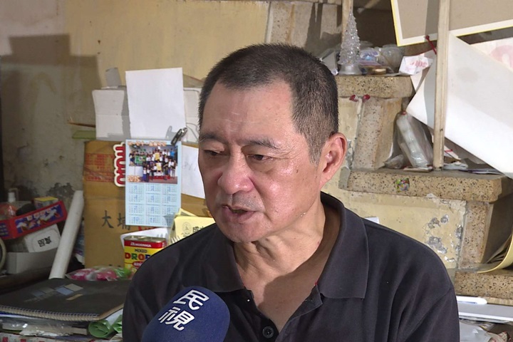 在台南發放免費愛心便當的海產店老闆歐光榮，因吸毒多次進出監獄，後來從母親眼淚中清醒，發願做善事。（翻攝自民視讚夯YouTube）