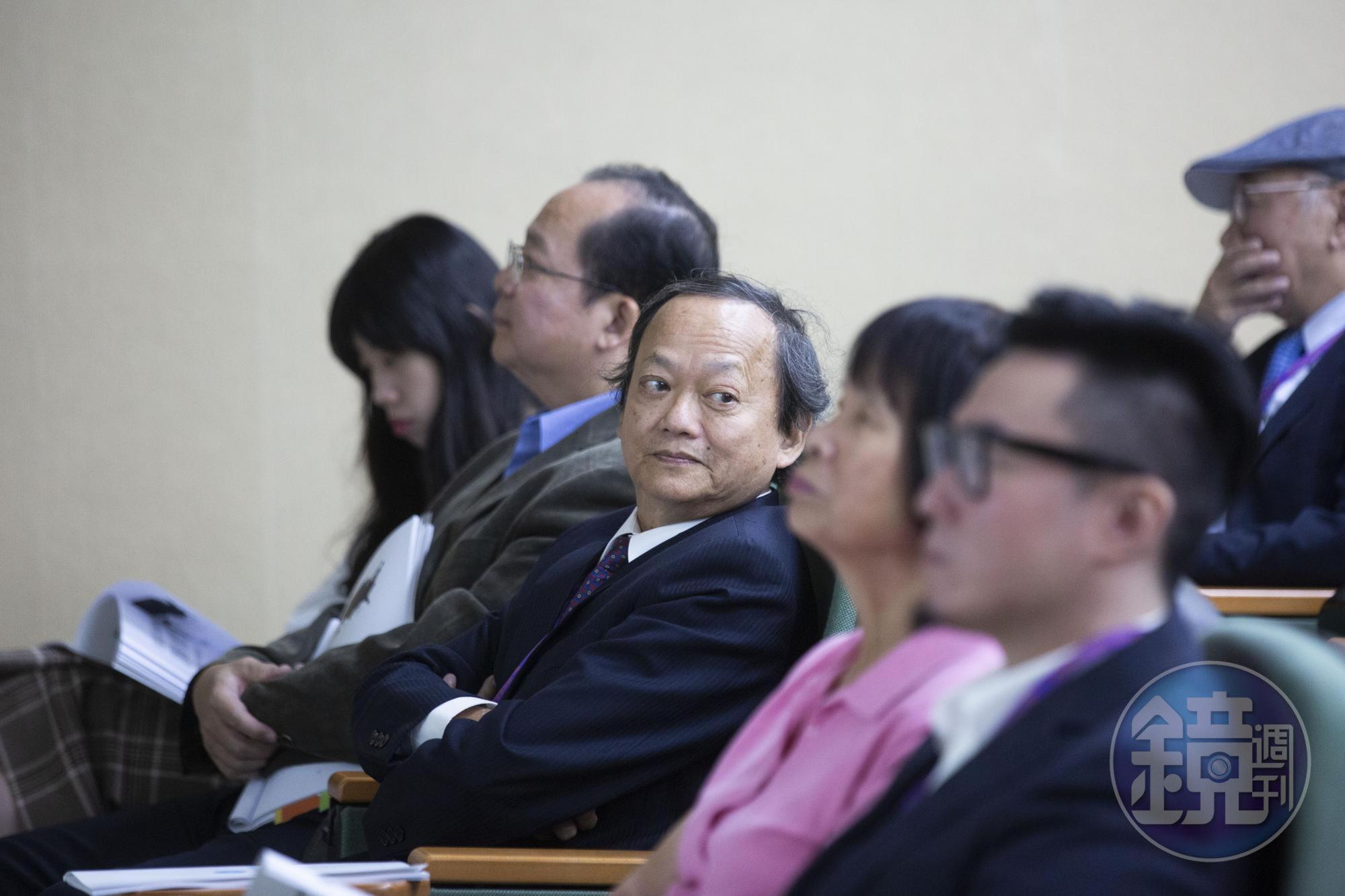 外界傳言若一級開設將由蘇貞昌主持，葉金川（中）則表態「我寧可選擇陳時中」，更強調陣前換將是大忌。（本刊資料照）