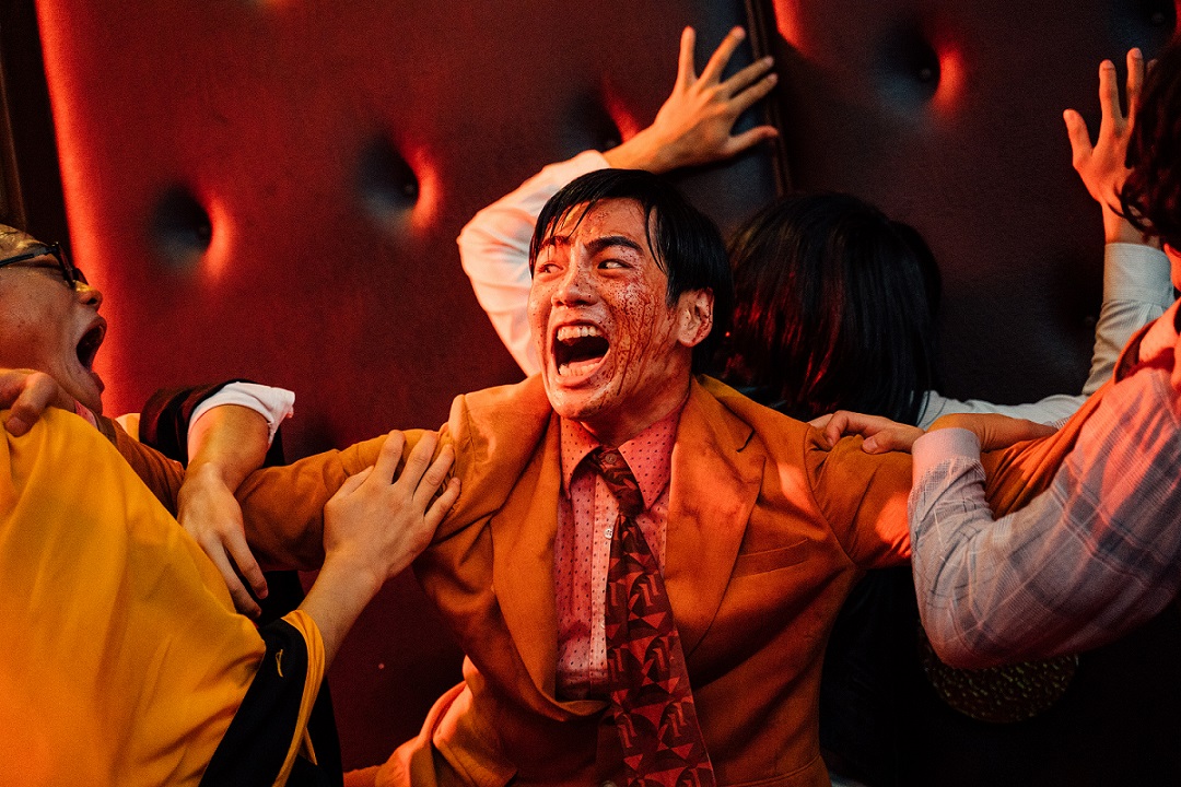 《逃出立法院》惡搞台灣政壇，把立委變成嗜血活屍，嘲諷意味滿點。（金馬執委會提供）