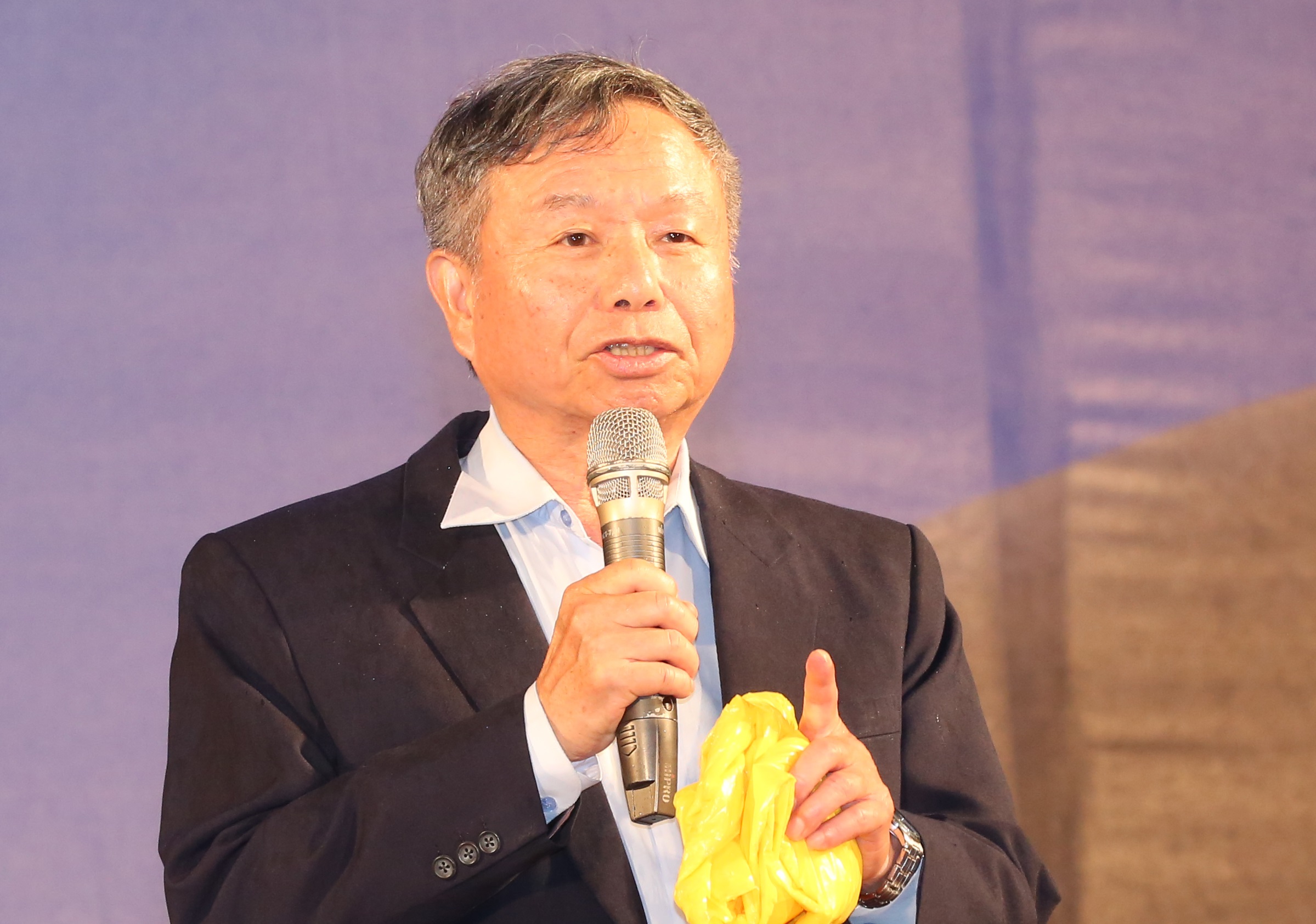 前衛生署長楊志良接受廣播節目專訪談武漢肺炎。（本刊資料照）