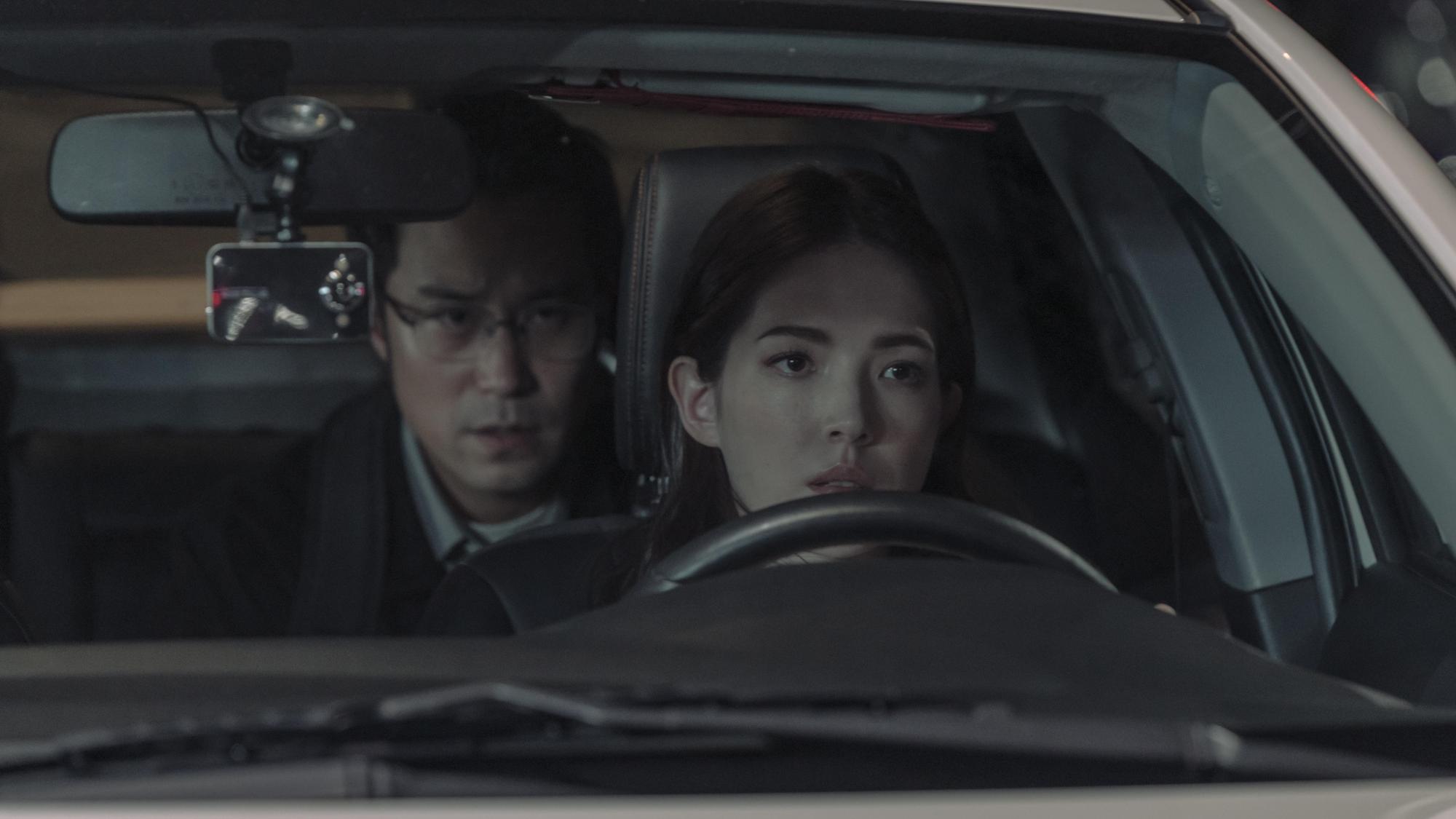 張孝全（左）、許瑋甯相隔10年再次合作，覺得對方都跟以往成長甚多。（Netflix提供）