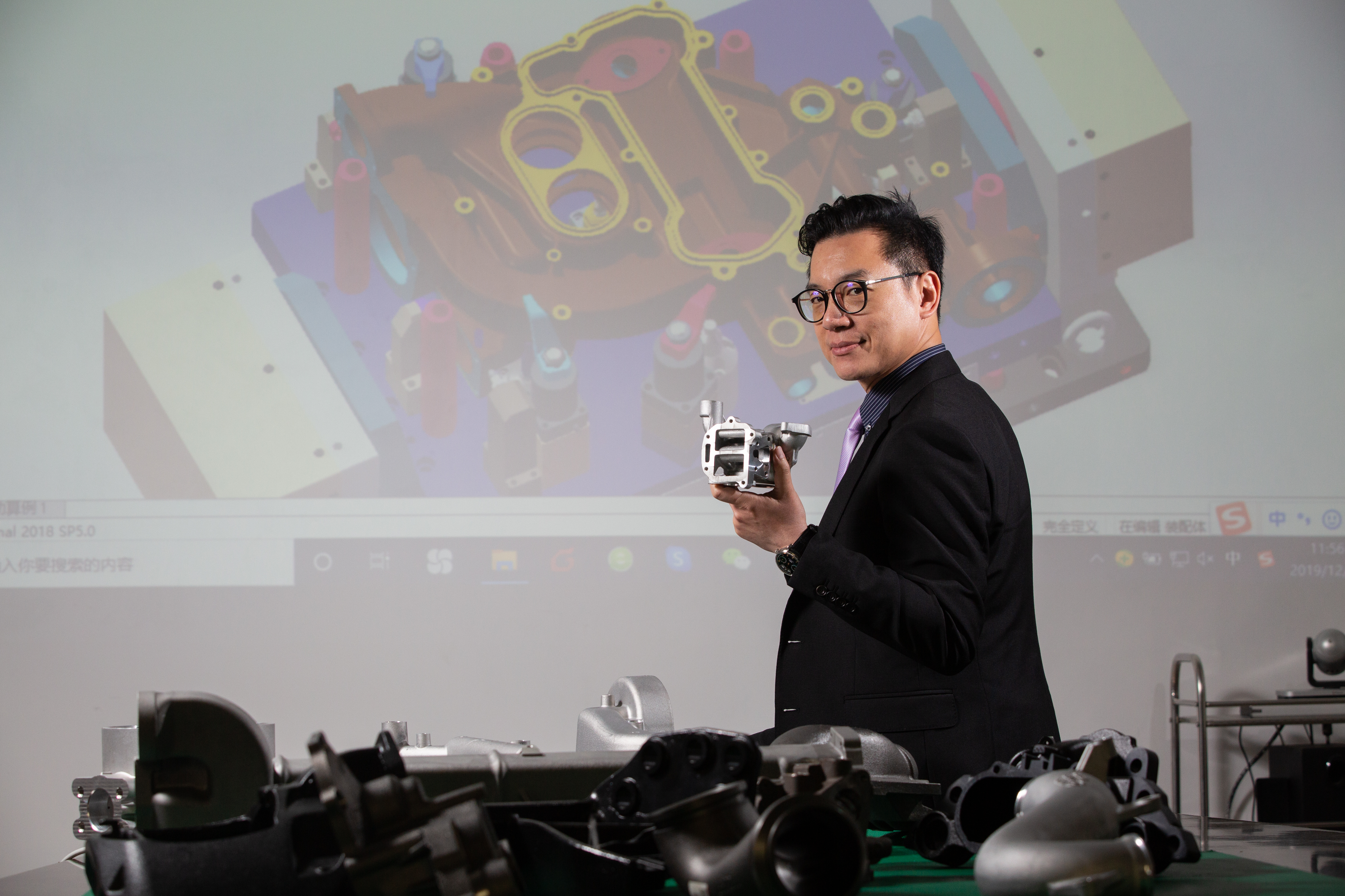 呂皇甫是光隆精密第三代，但他大學念的是法律系，回家工作前，曾到外貿鞋廠與銀行上班。