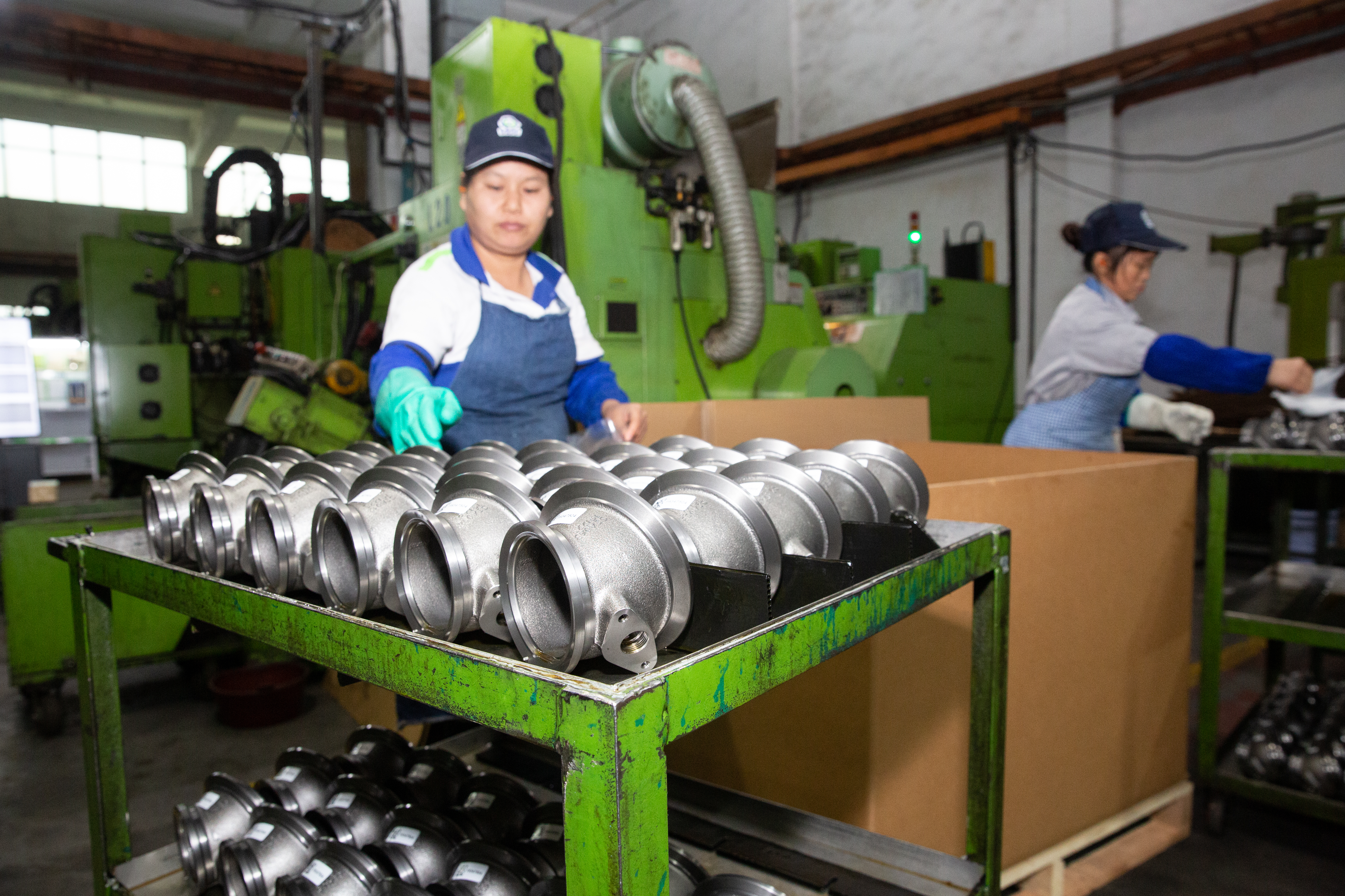 光隆精密年產6百多件產品，以少量多樣的高度客製化，和全球大廠緊密合作。