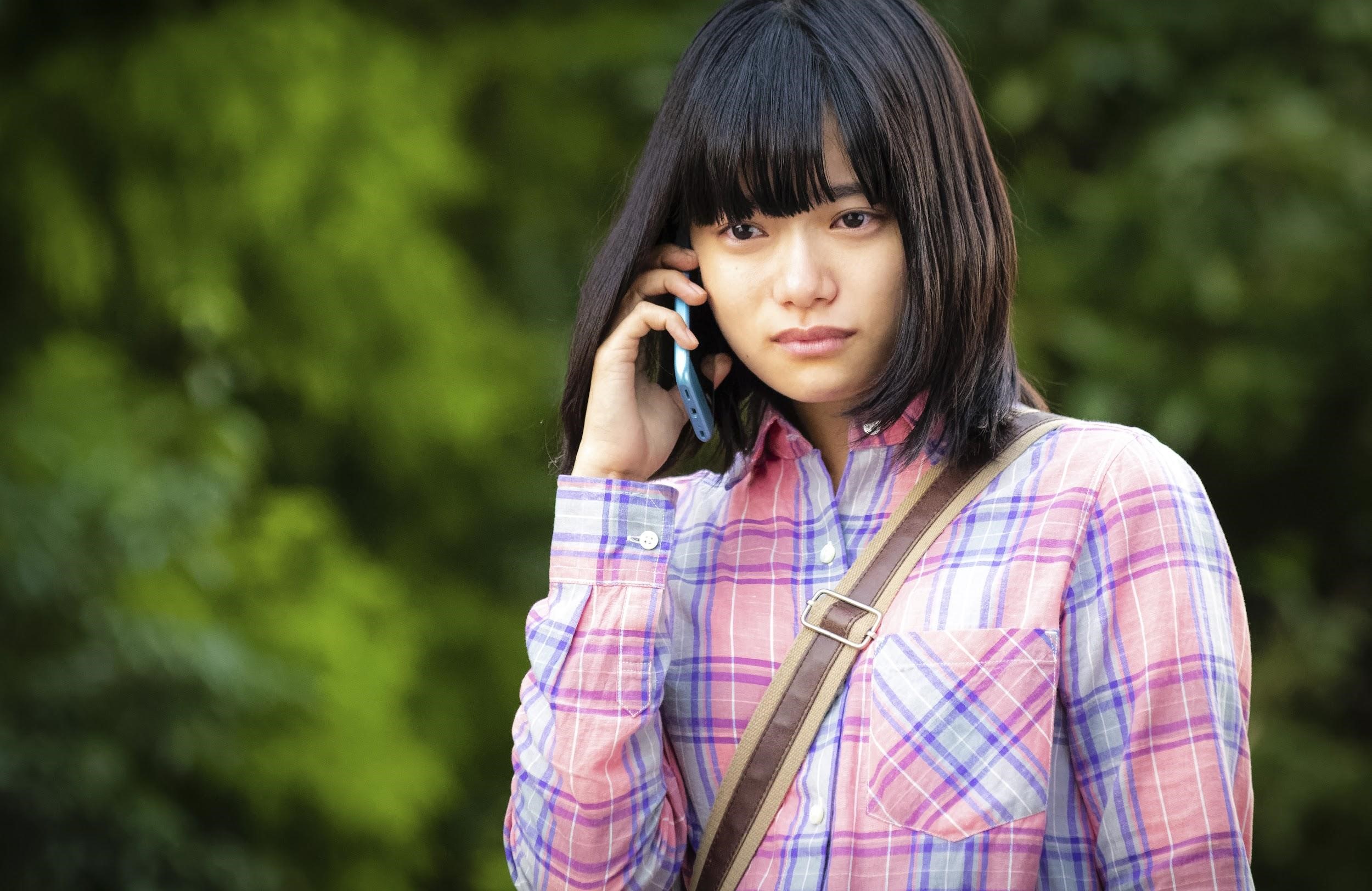 杉咲花飾演的角色在《罪樂園》裡具有替故事穿針引線的作用。（海樂影業提供）