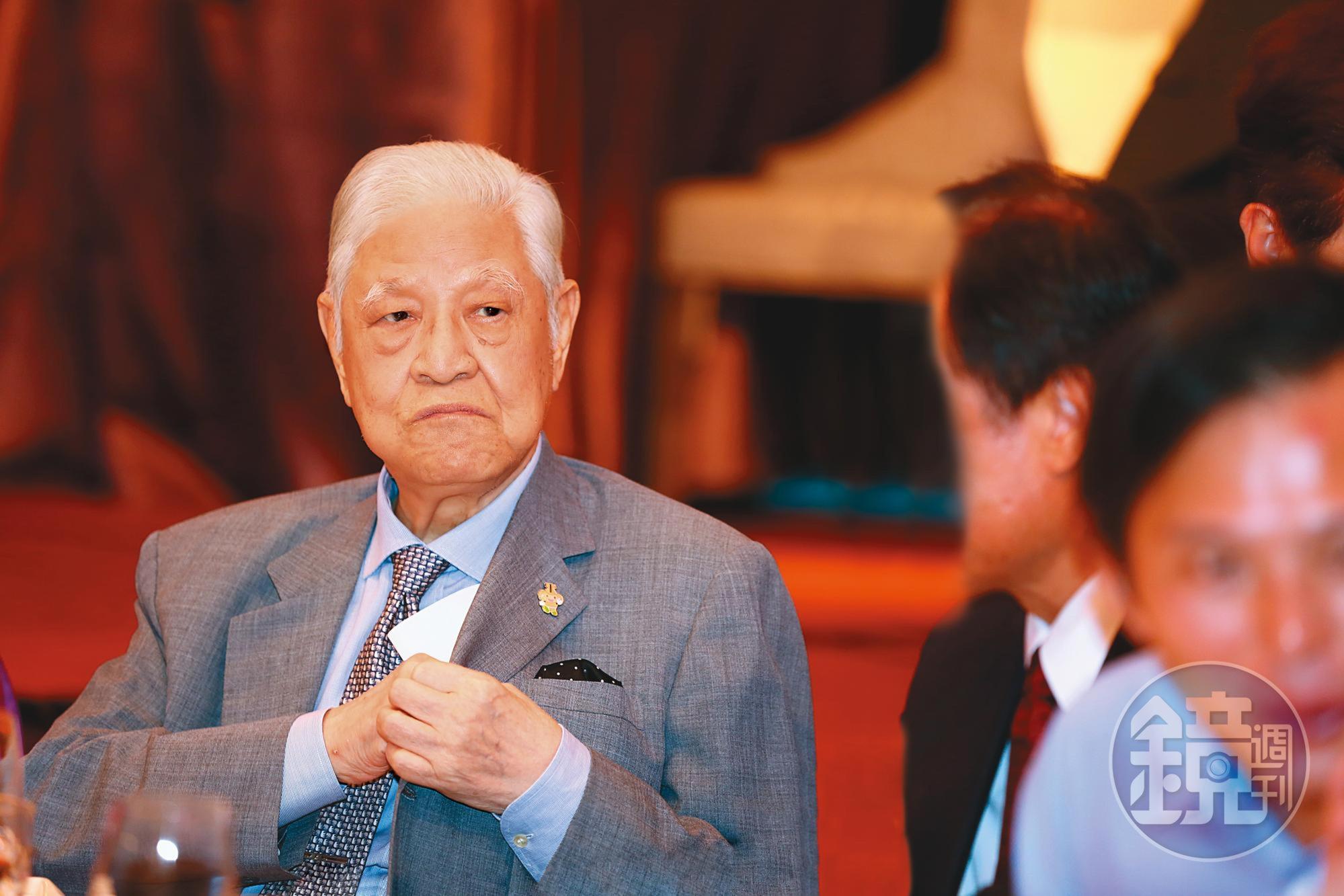 前總統李登輝主政時期開創出來的兩岸、經濟格局,深深影響之後的台灣政局,整個小島皆活在他的影子底下。